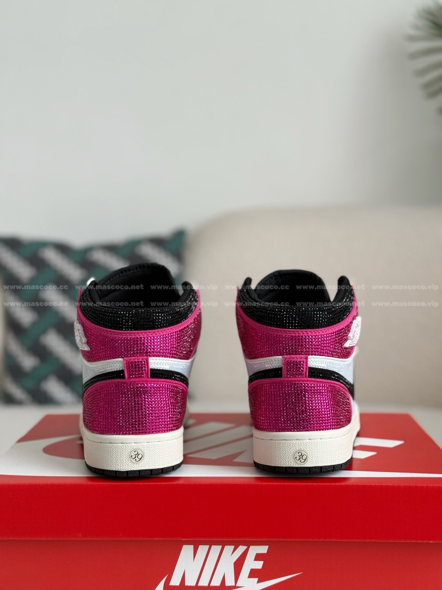 「#4567」Jordan 1 Hand-Set Rhinestones High Sneakers - 图片 3