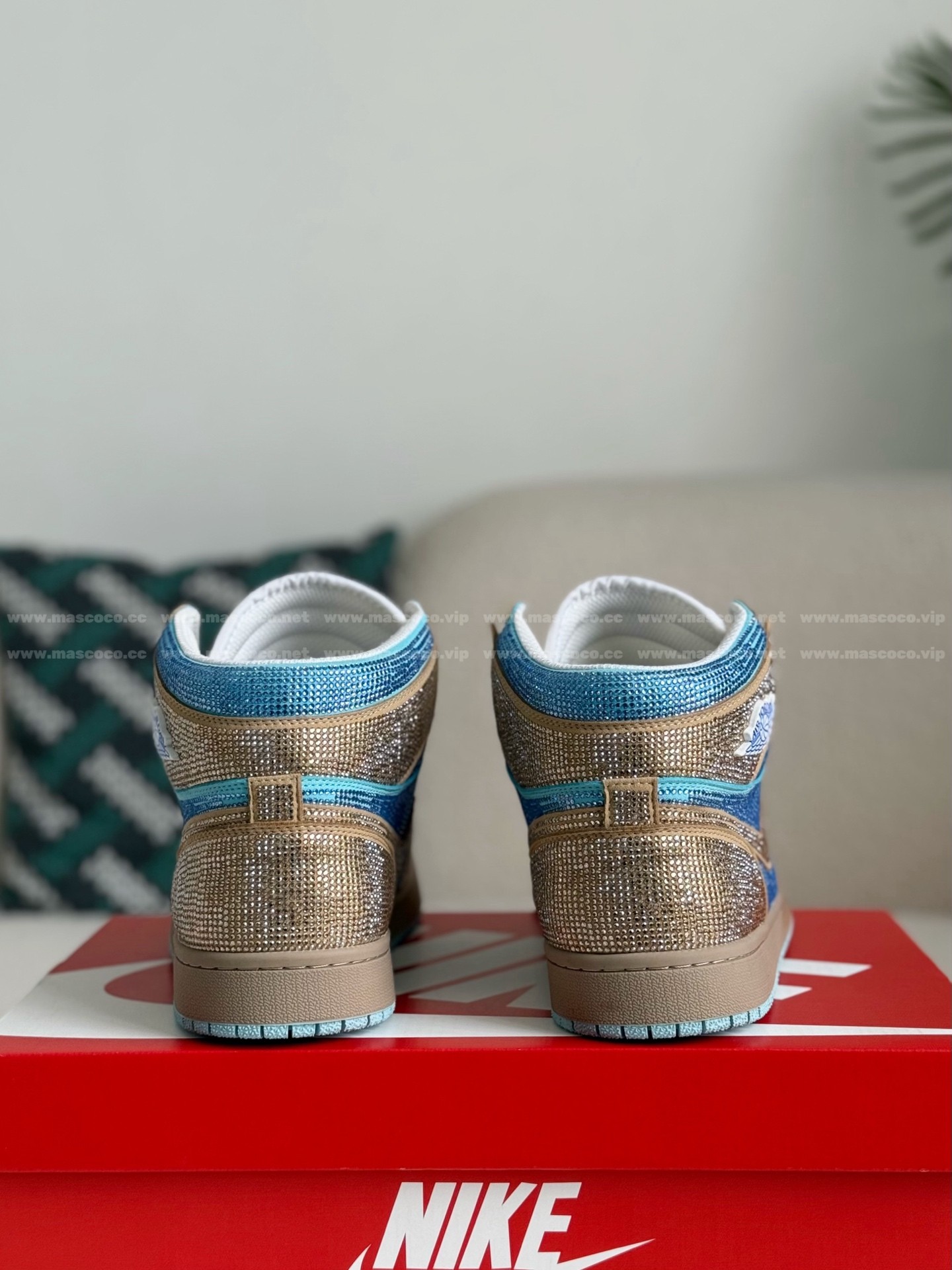 「#4575」Jordan 1 Hand-Set Rhinestones High Sneakers - 图片 3