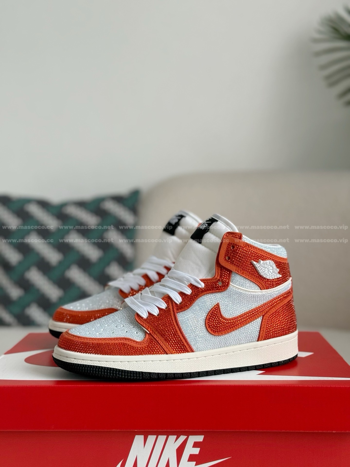 「#4581」Jordan 1 Hand-Set Rhinestones High Sneakers