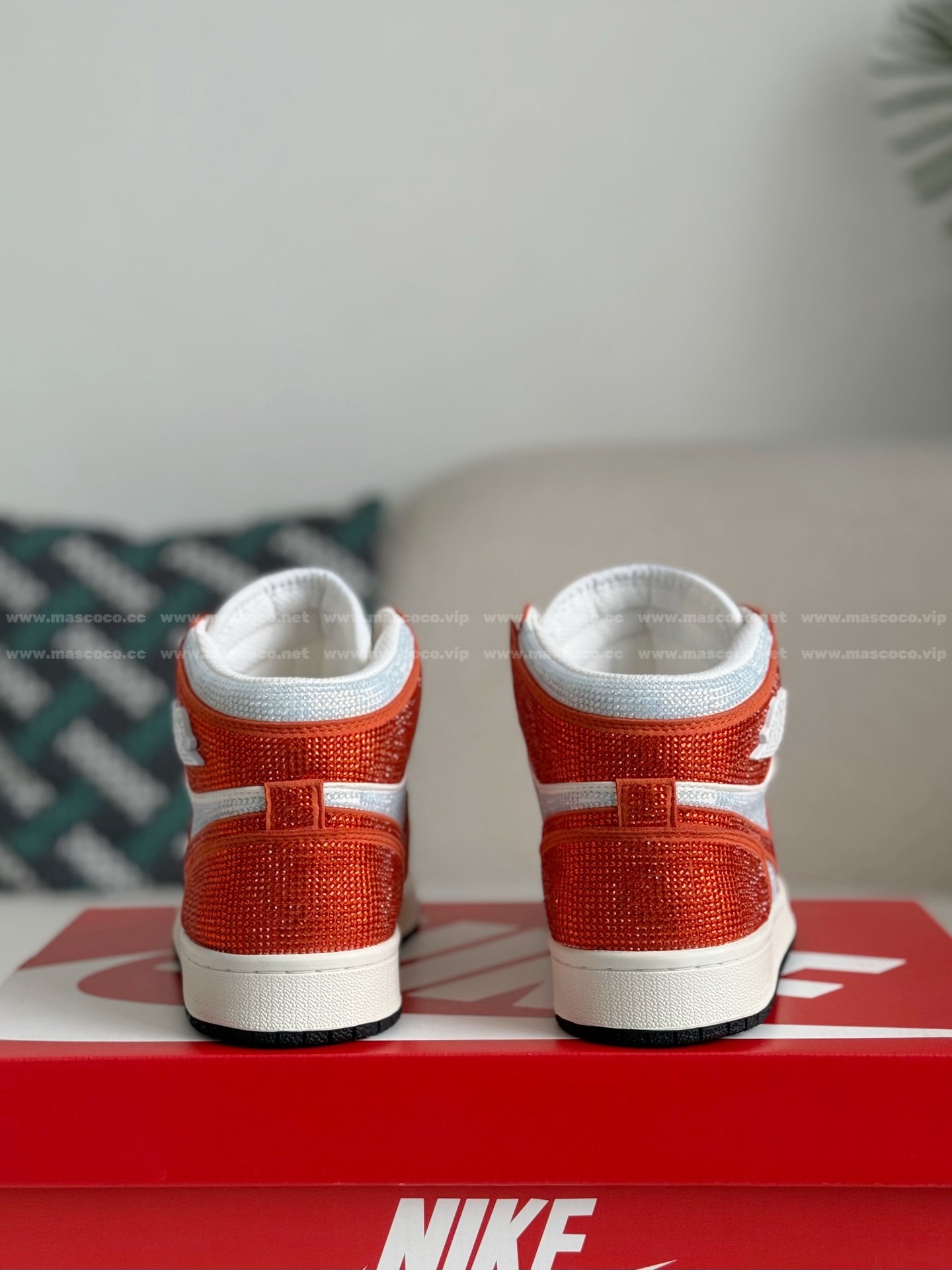 「#4581」Jordan 1 Hand-Set Rhinestones High Sneakers - 图片 3