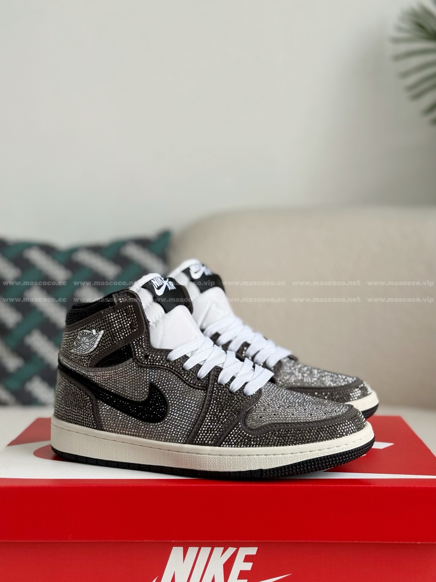 「#4583」Jordan 1 Hand-Set Rhinestones High Sneakers - 图片 2