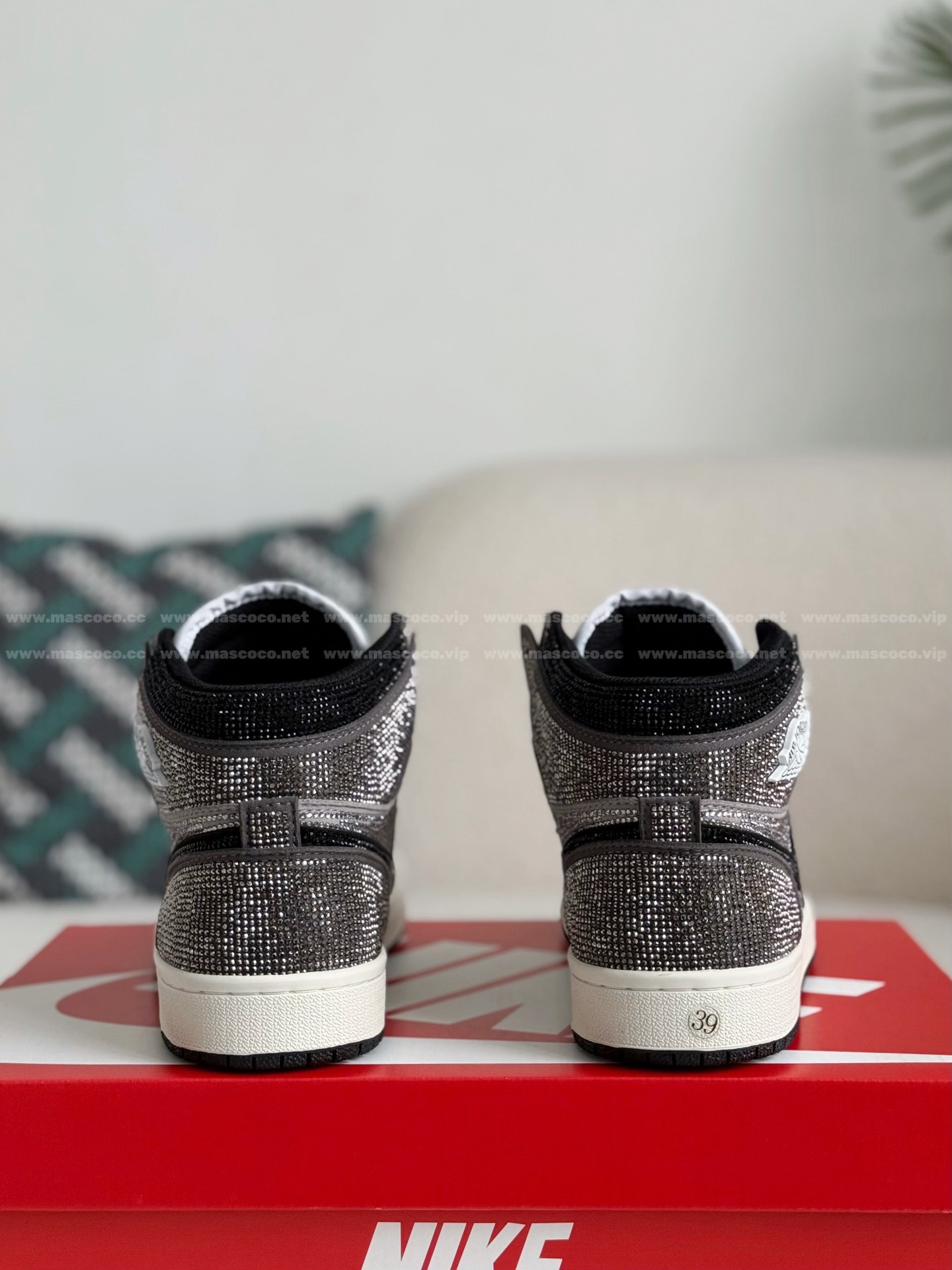 「#4583」Jordan 1 Hand-Set Rhinestones High Sneakers - 图片 3