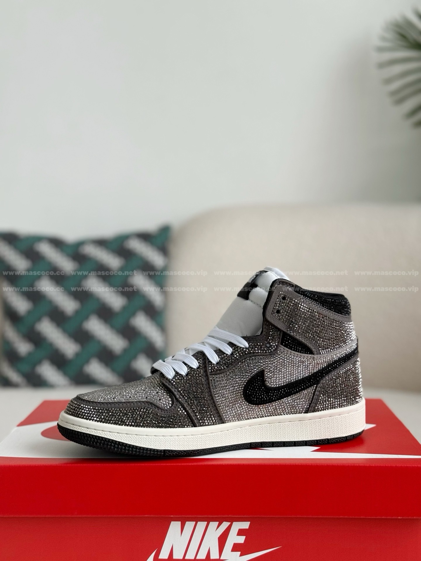「#4583」Jordan 1 Hand-Set Rhinestones High Sneakers - 图片 4