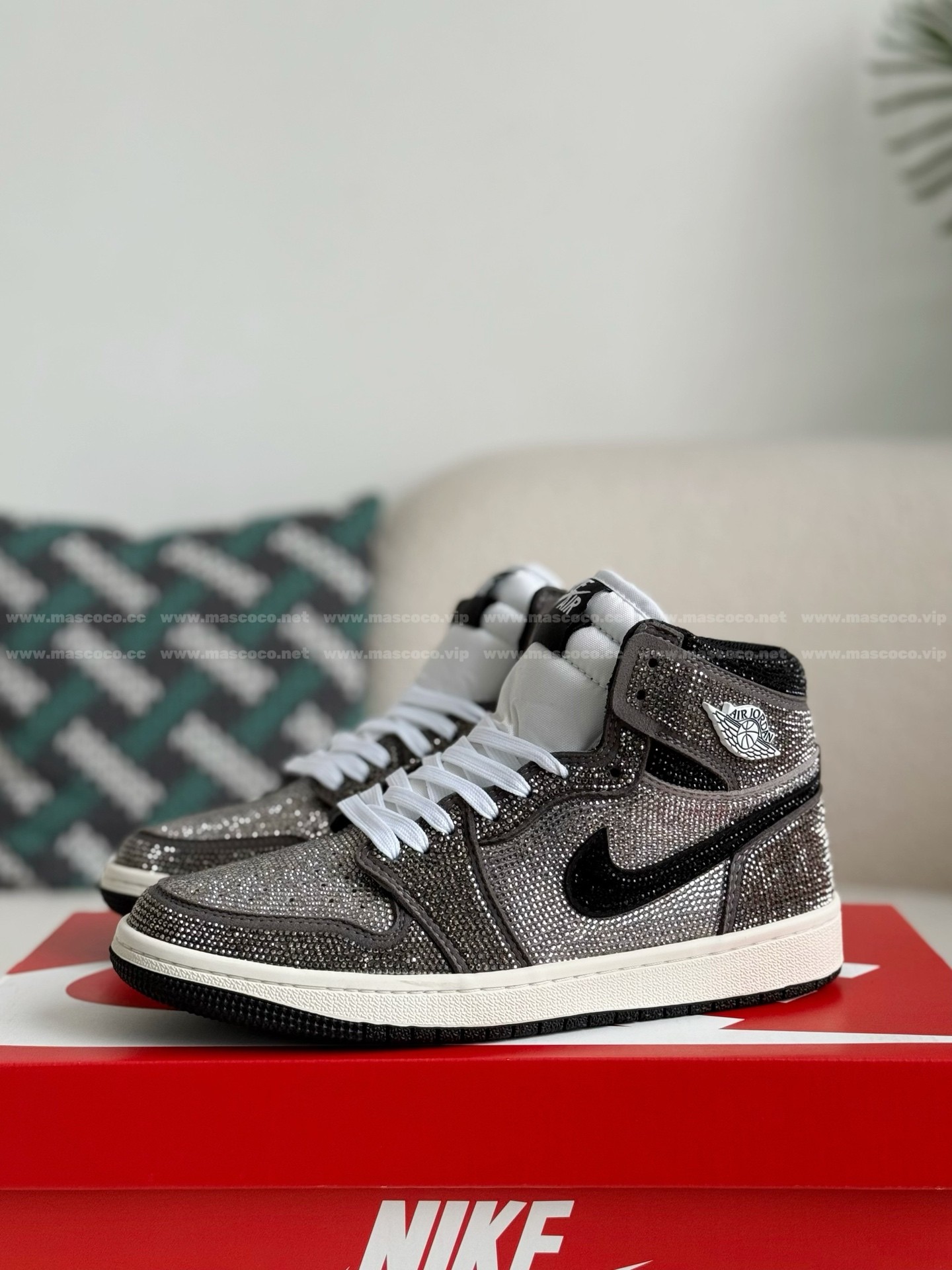「#4583」Jordan 1 Hand-Set Rhinestones High Sneakers