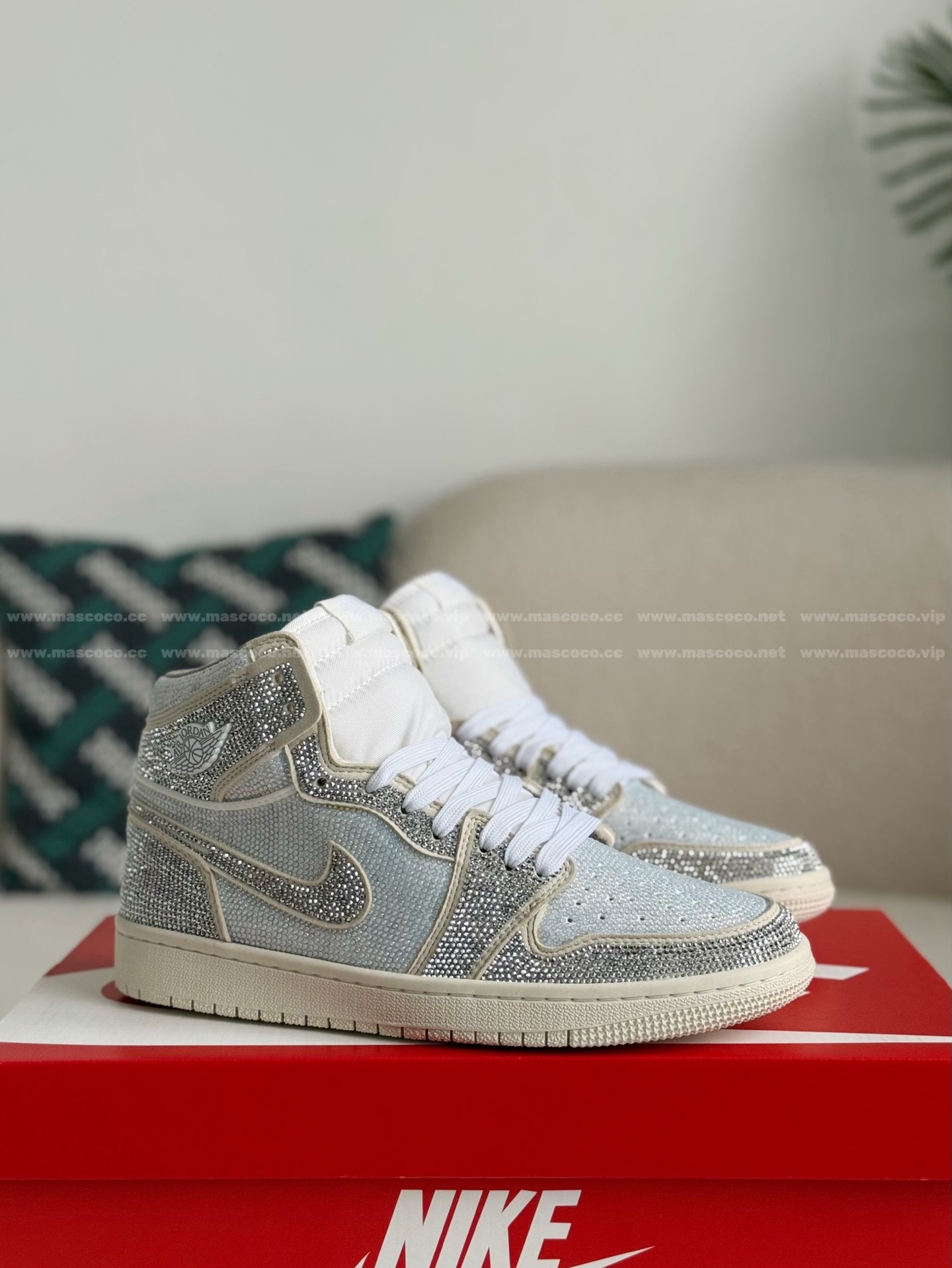 「#4585」Jordan 1 Hand-Set Rhinestones High Sneakers - 图片 2