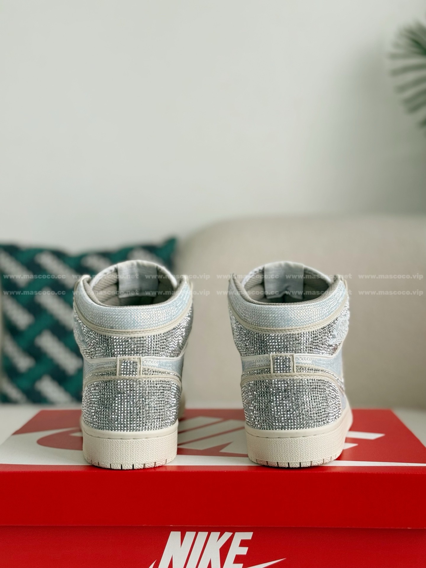 「#4585」Jordan 1 Hand-Set Rhinestones High Sneakers - 图片 3