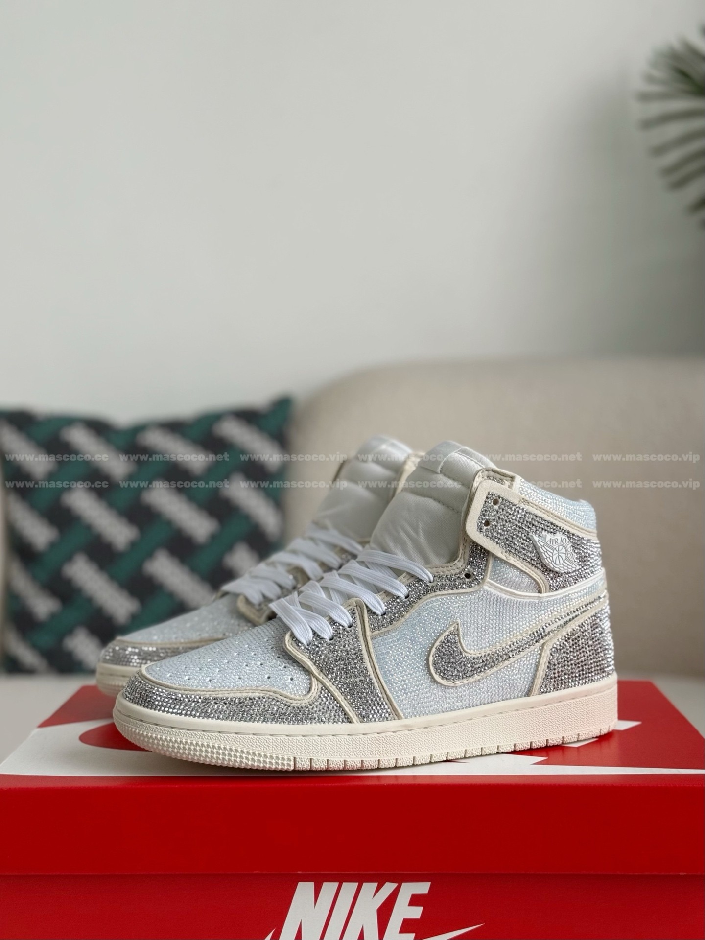 「#4585」Jordan 1 Hand-Set Rhinestones High Sneakers