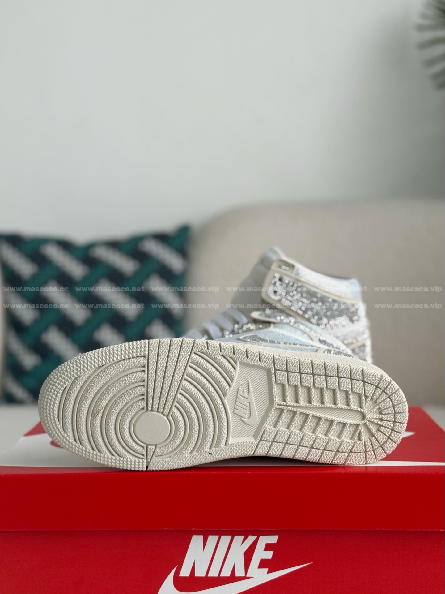 「#4585」Jordan 1 Hand-Set Rhinestones High Sneakers - 图片 5