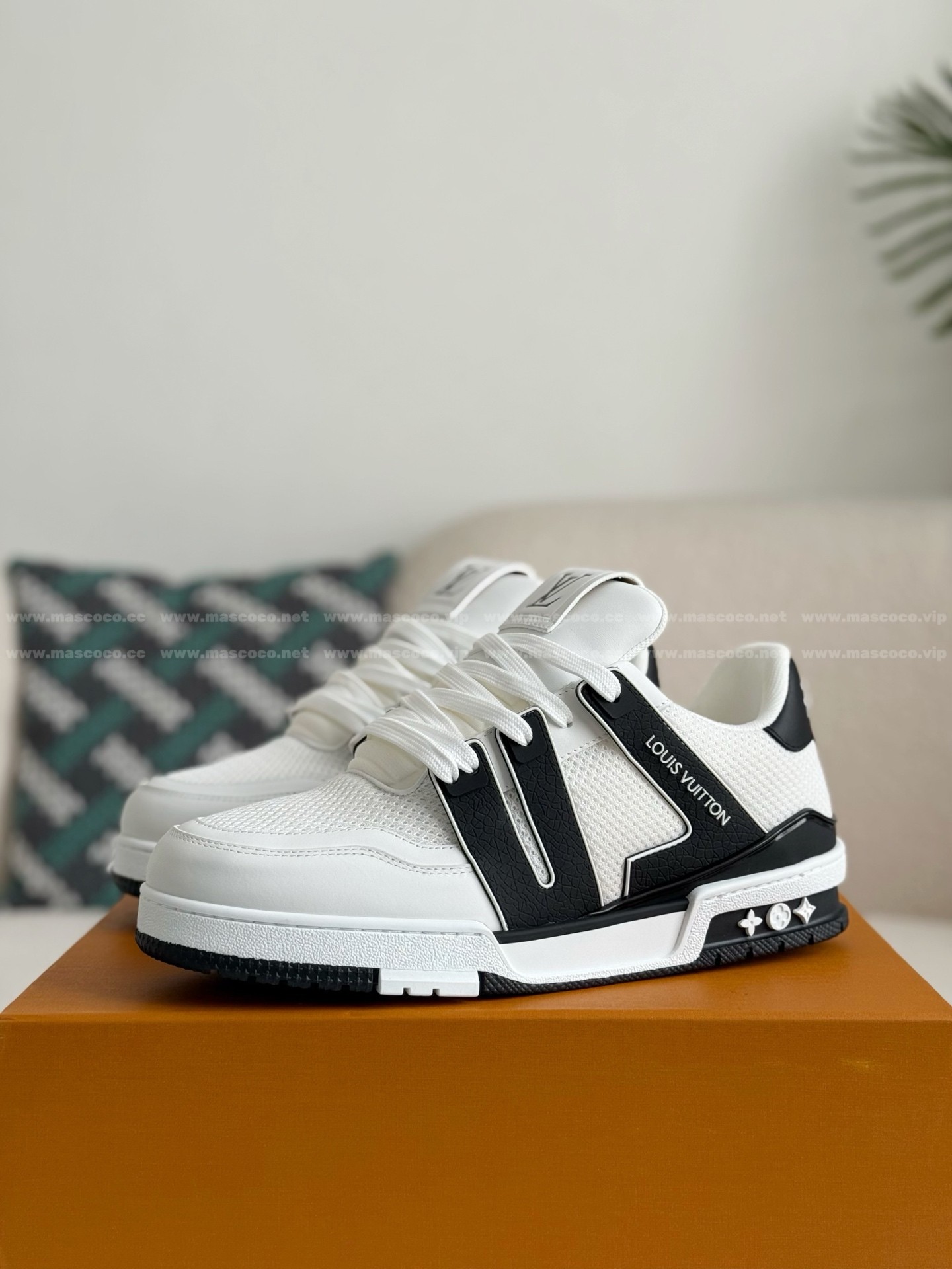 「#4648」LOUIS VUITTON TRAINER SNEAKERS