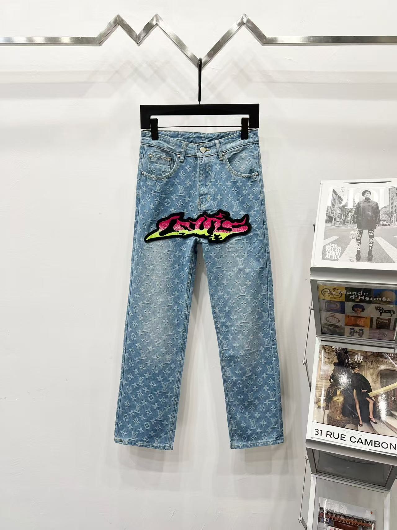 「#4680」LOUIS VUITTON SS22 Logo Printed Graffiti Jeans