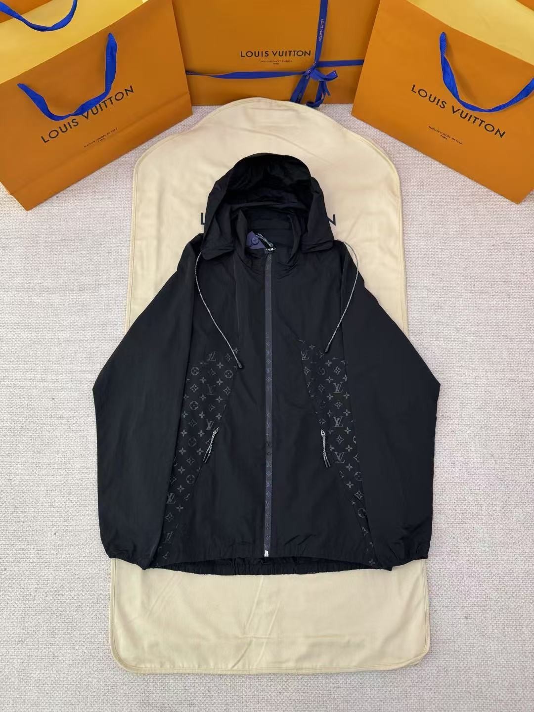 「#4739」LOUIS VUITTON sun protection hooded jacket