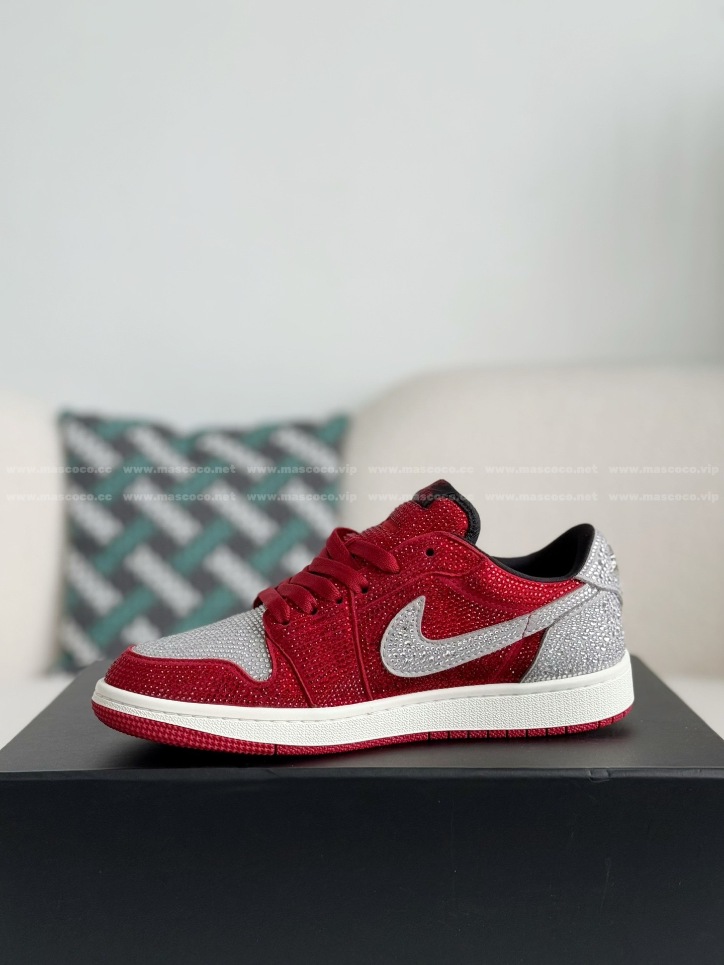 「#4756」Jordan 1 Hand-Set Rhinestones Low Sneakers - 图片 4
