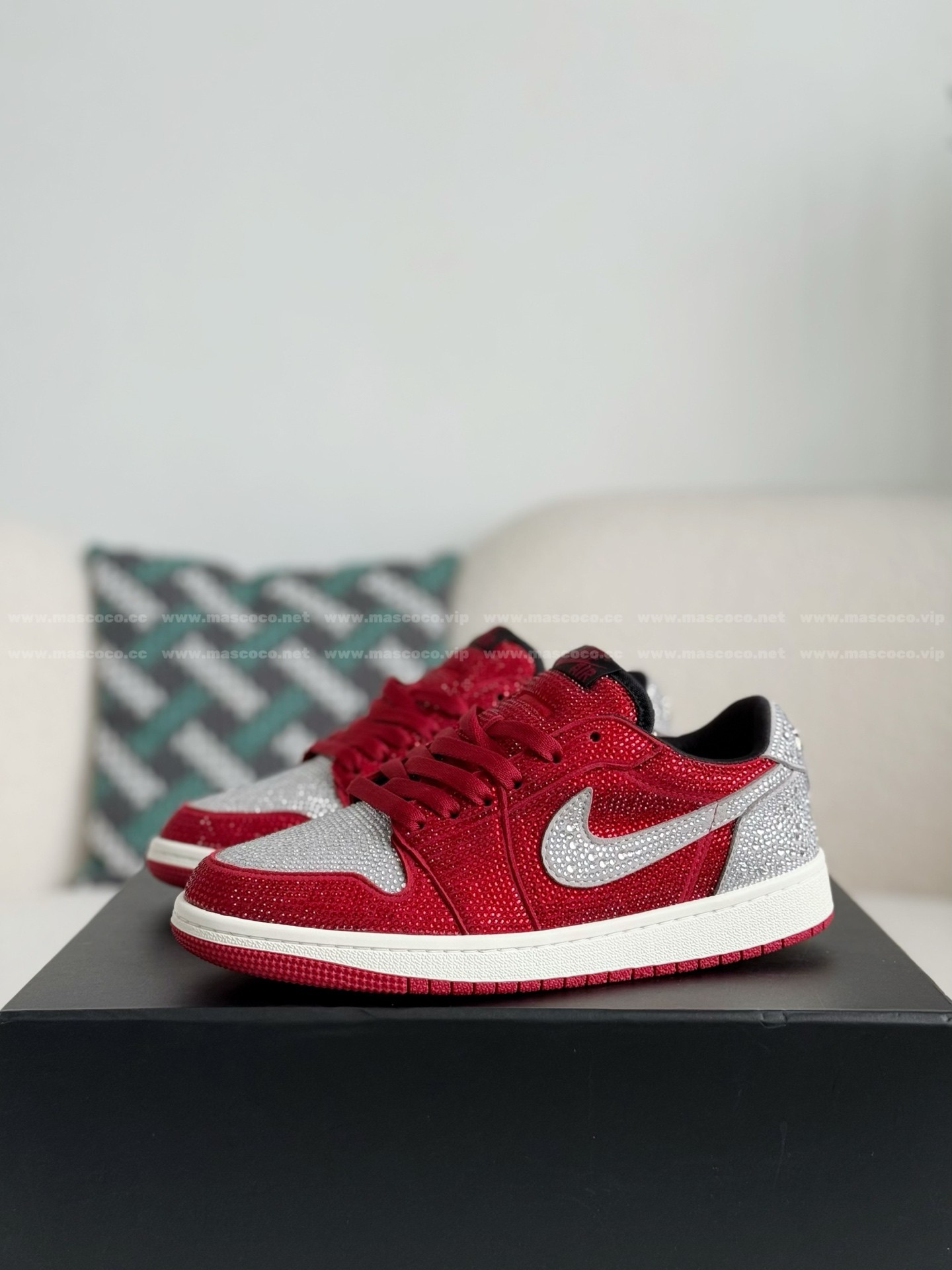 「#4756」Jordan 1 Hand-Set Rhinestones Low Sneakers