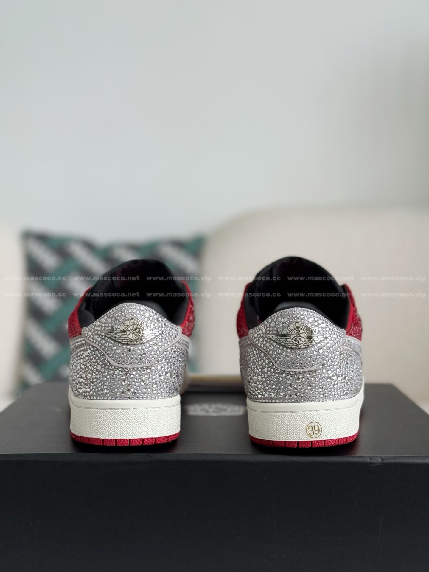 「#4756」Jordan 1 Hand-Set Rhinestones Low Sneakers - 图片 3