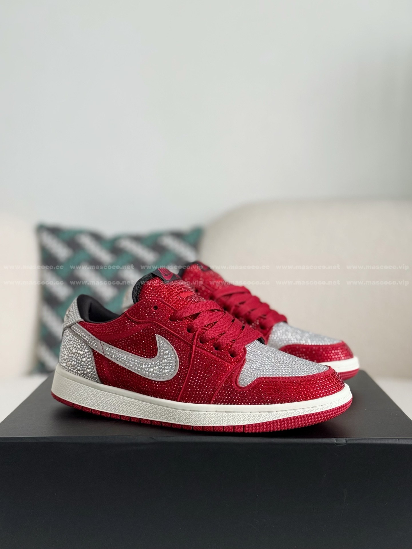「#4756」Jordan 1 Hand-Set Rhinestones Low Sneakers - 图片 2