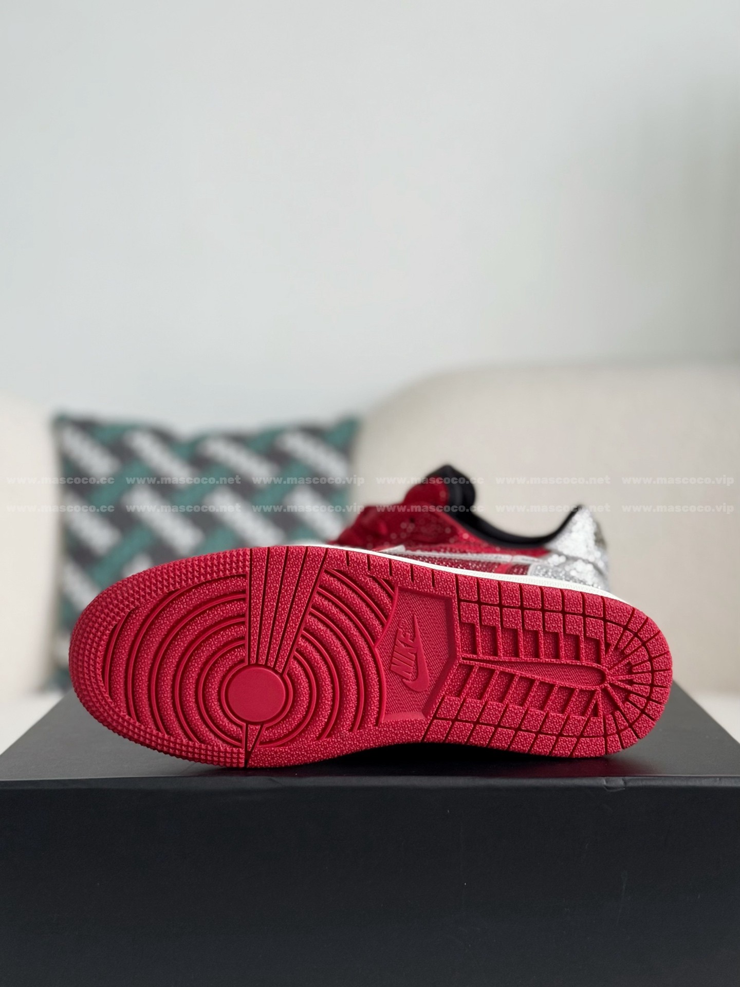 「#4756」Jordan 1 Hand-Set Rhinestones Low Sneakers - 图片 5