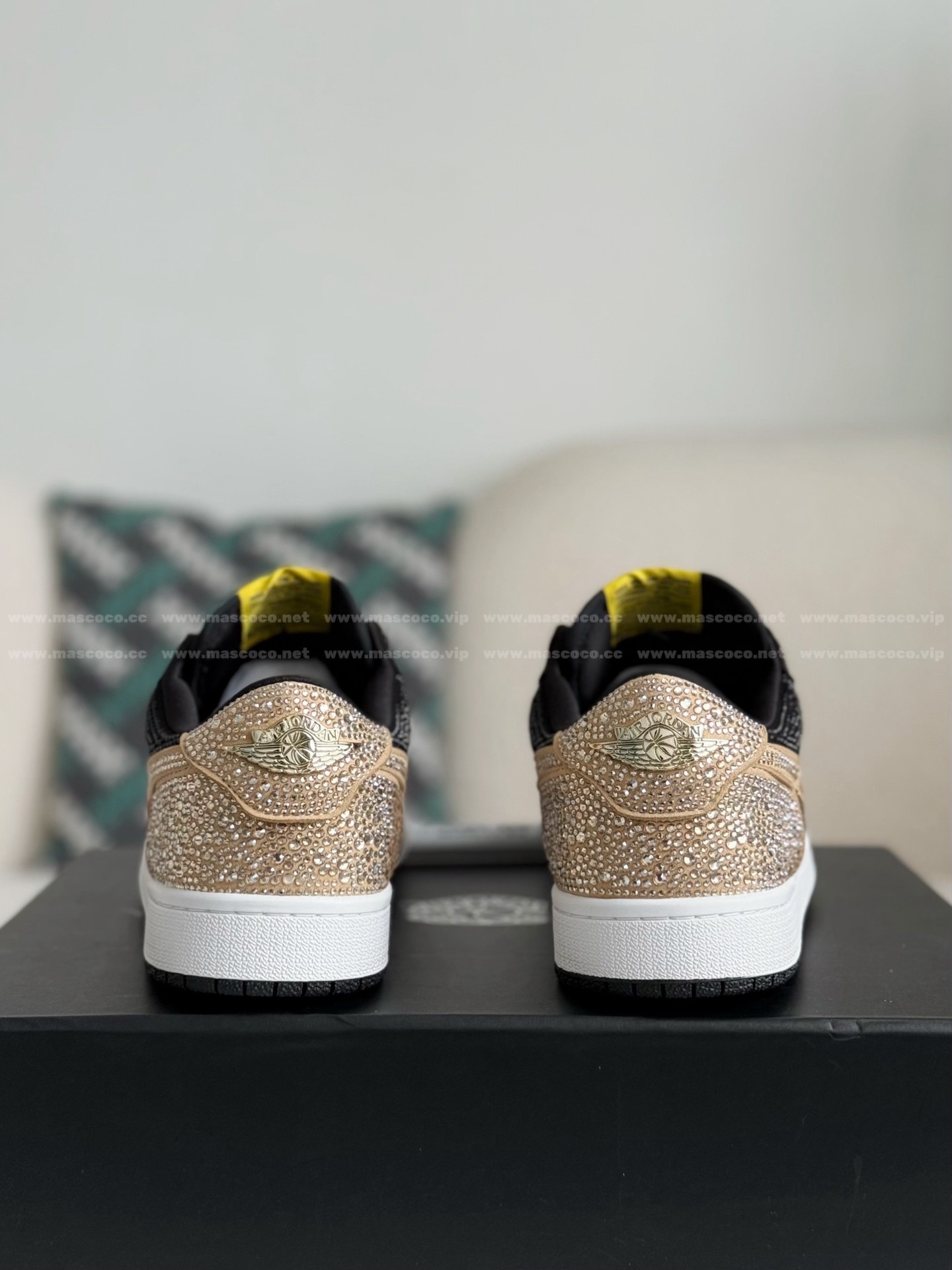 「#4757」Jordan 1 Hand-Set Rhinestones Low Sneakers - 图片 3