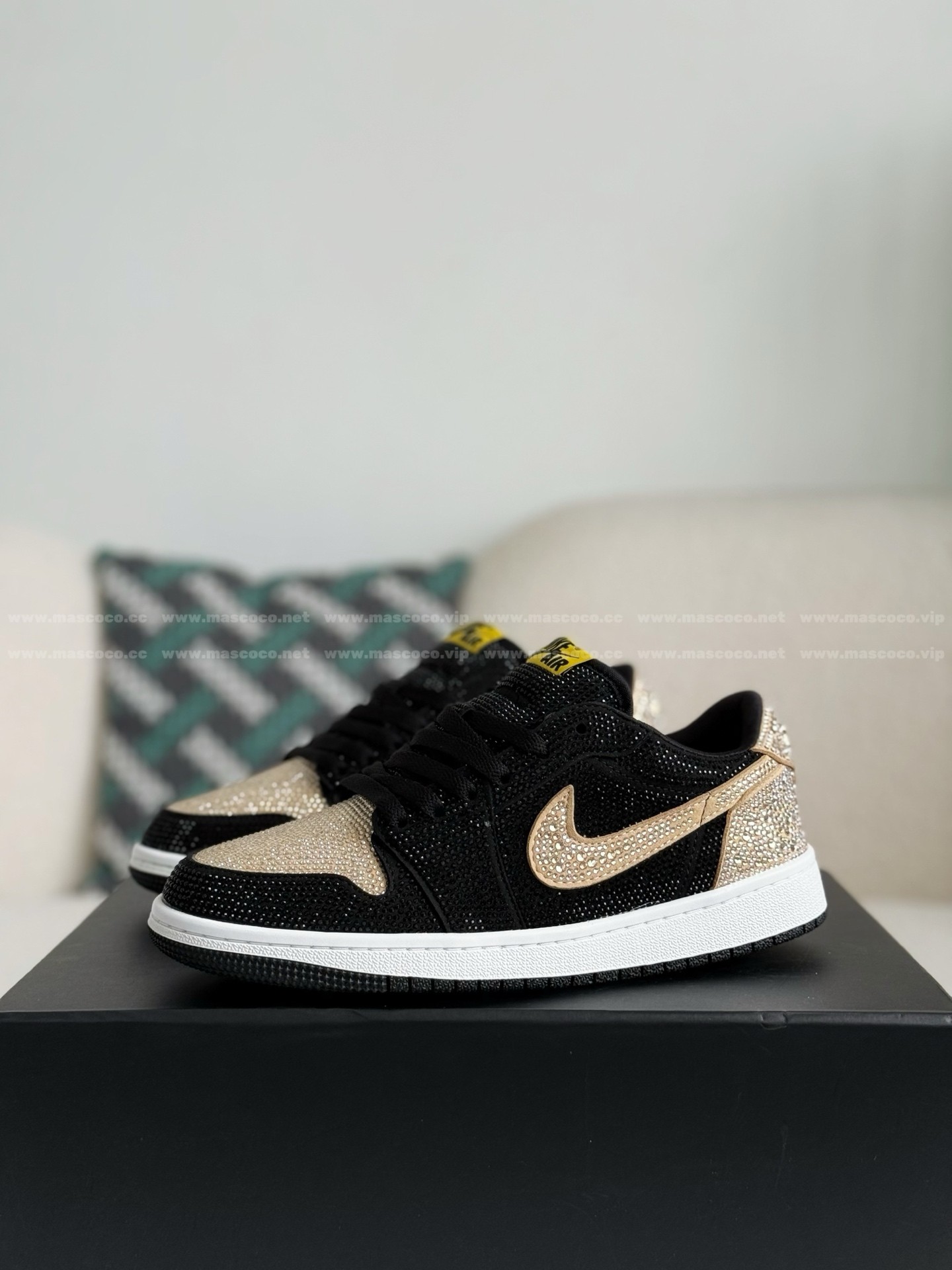 「#4757」Jordan 1 Hand-Set Rhinestones Low Sneakers