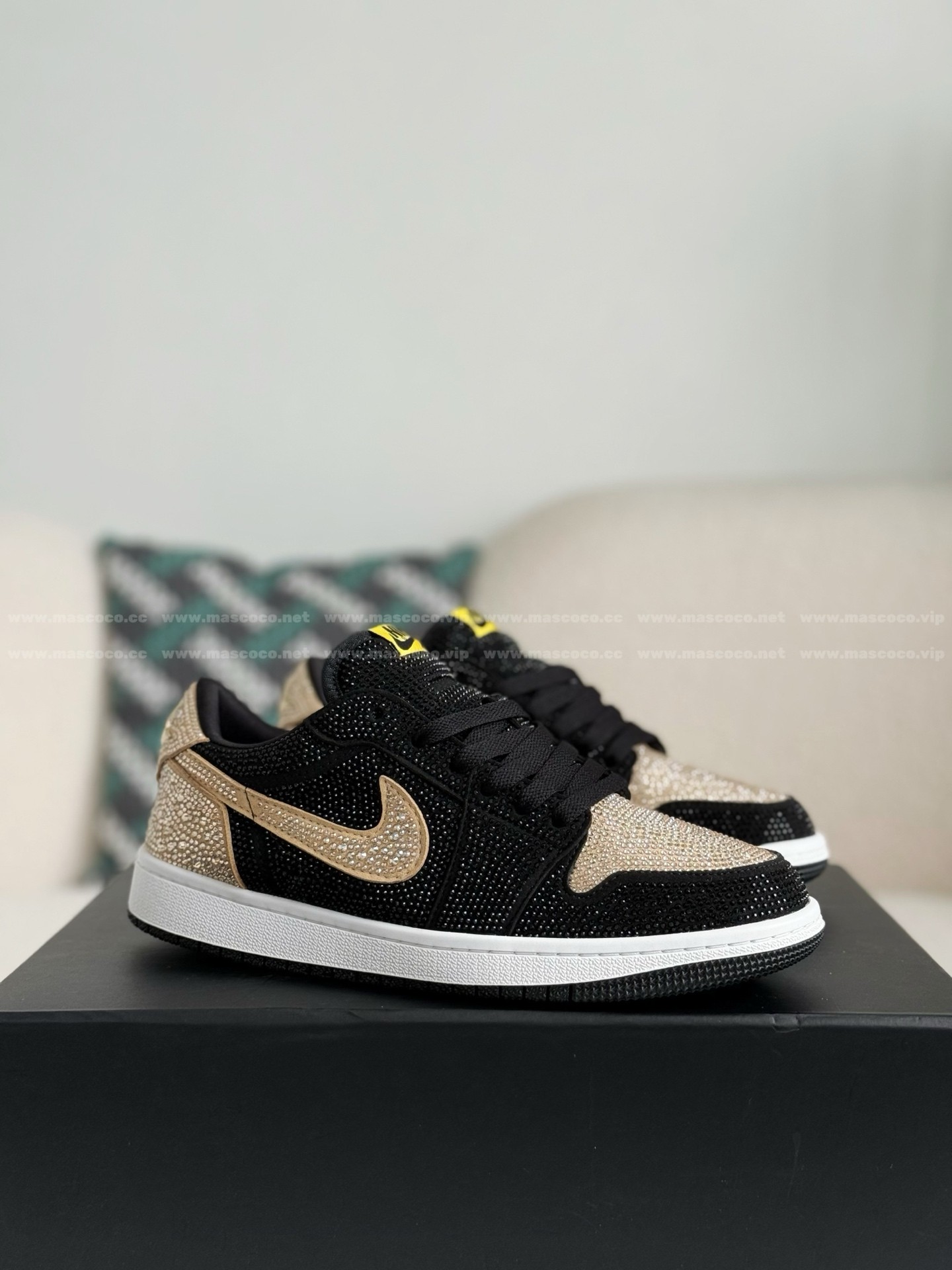「#4757」Jordan 1 Hand-Set Rhinestones Low Sneakers - 图片 2