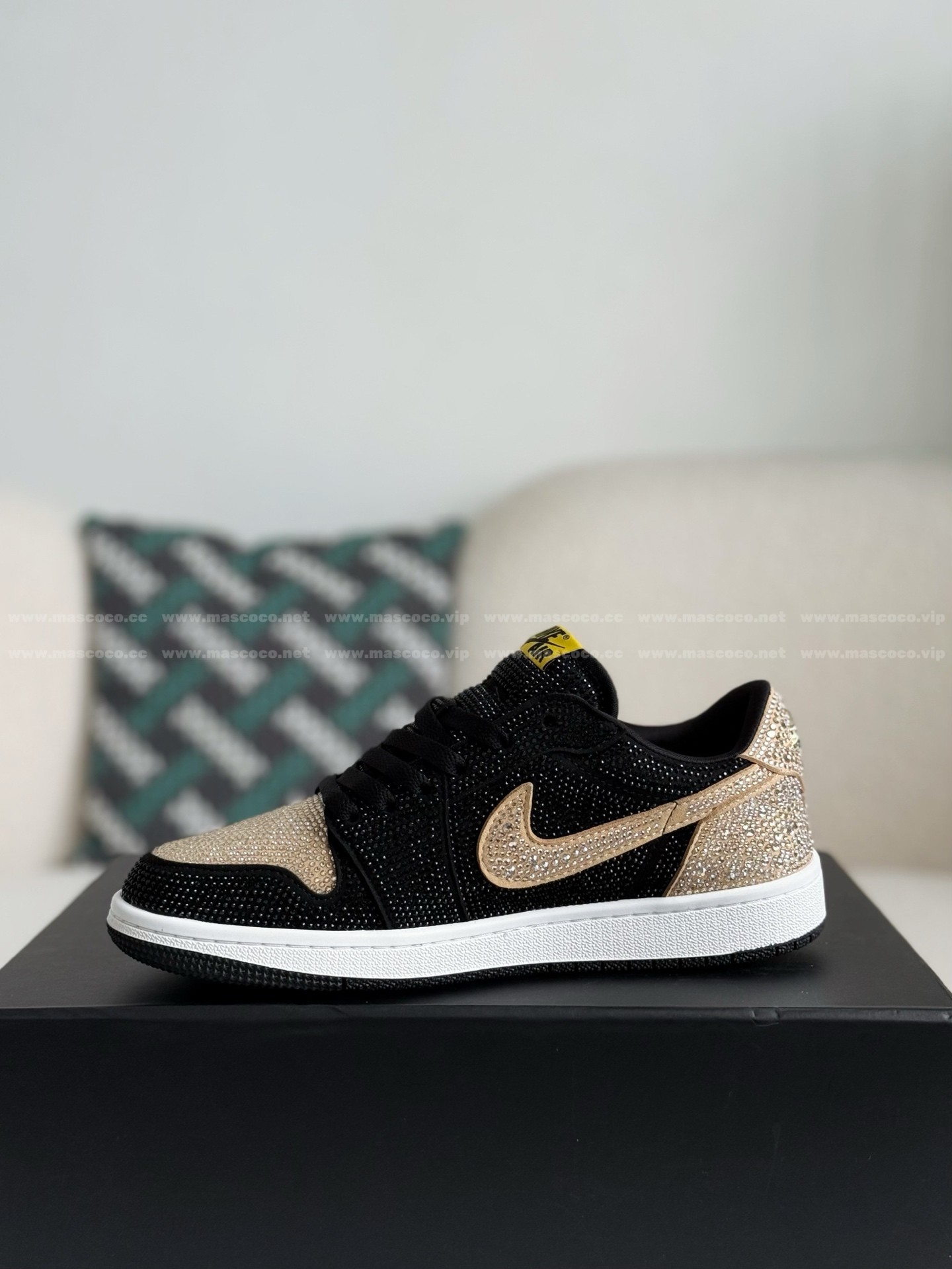 「#4757」Jordan 1 Hand-Set Rhinestones Low Sneakers - 图片 4