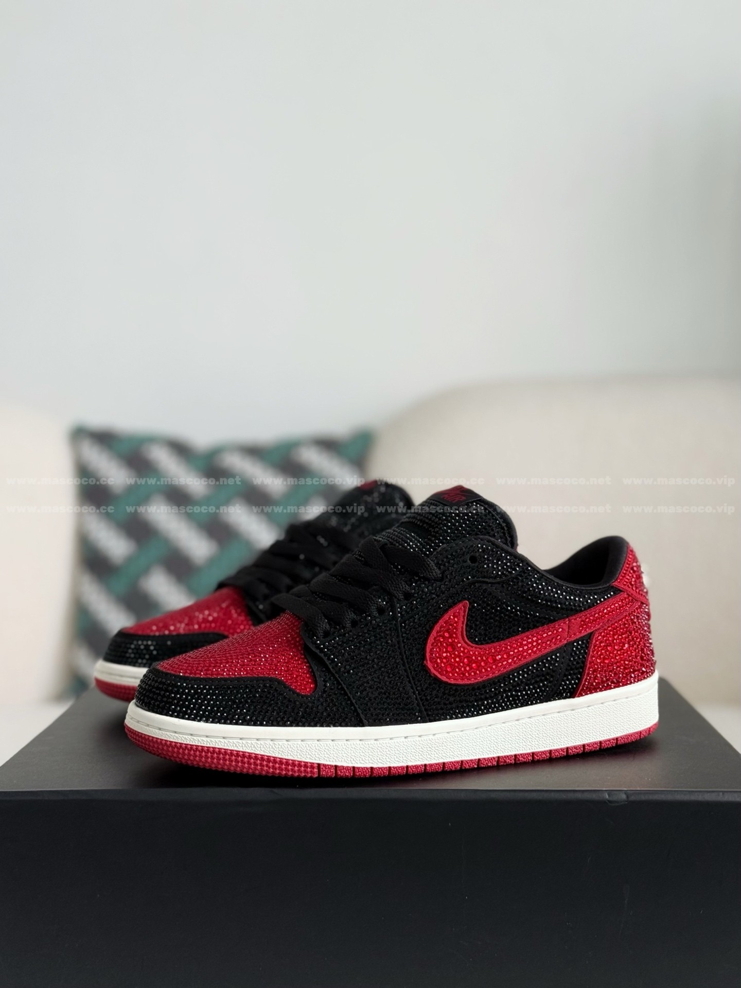 「#4758」Jordan 1 Hand-Set Rhinestones Low Sneakers
