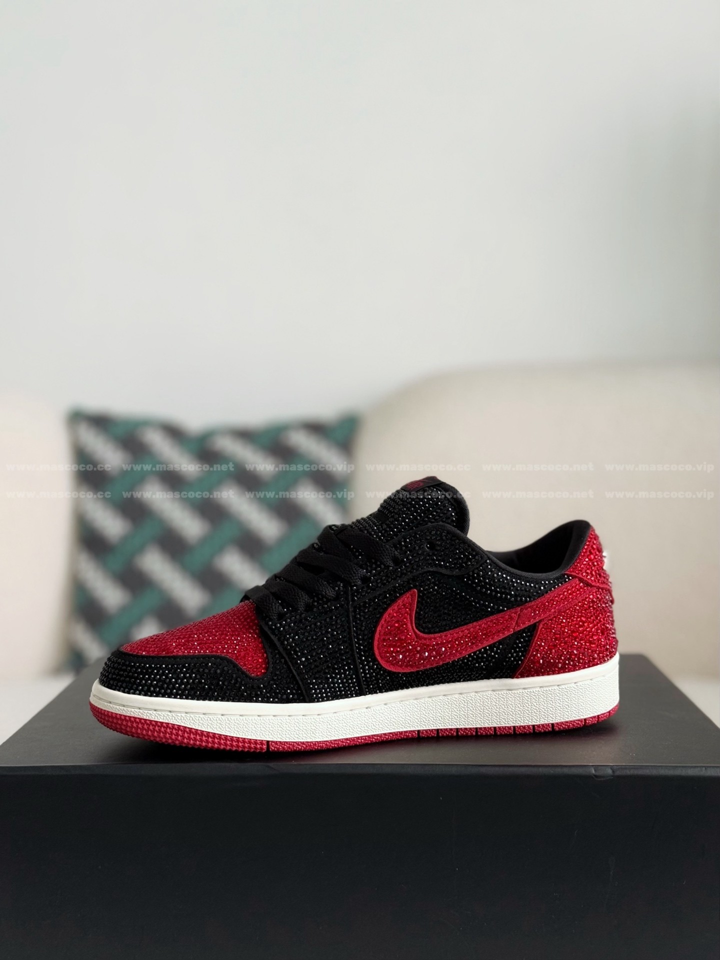 「#4758」Jordan 1 Hand-Set Rhinestones Low Sneakers - 图片 4