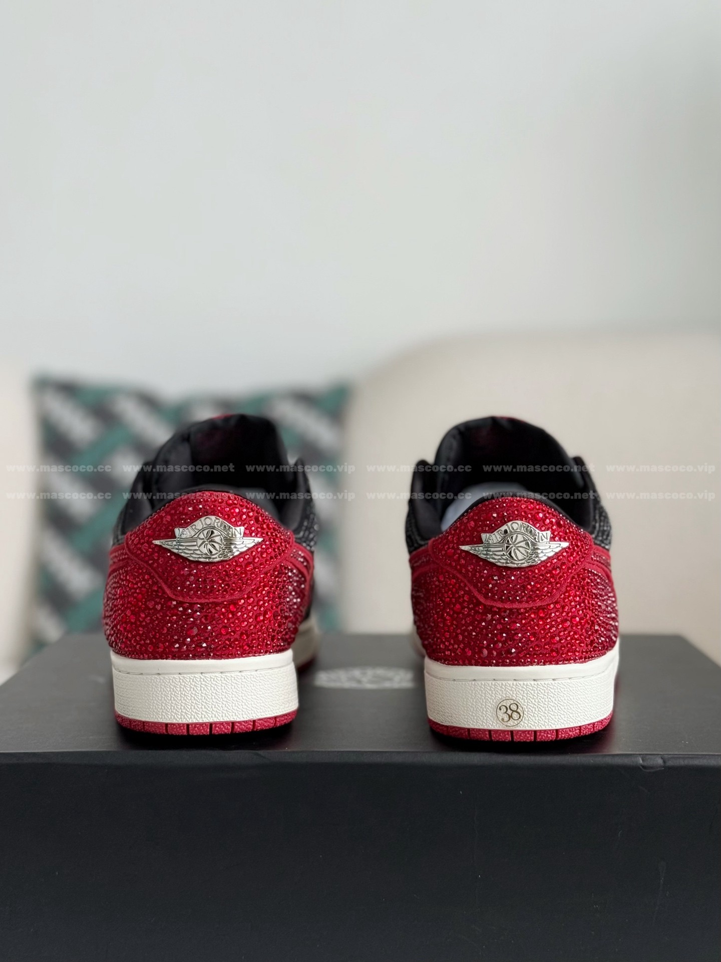 「#4758」Jordan 1 Hand-Set Rhinestones Low Sneakers - 图片 3