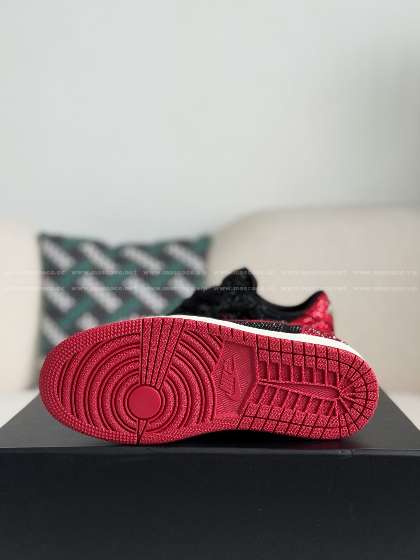 「#4758」Jordan 1 Hand-Set Rhinestones Low Sneakers - 图片 5