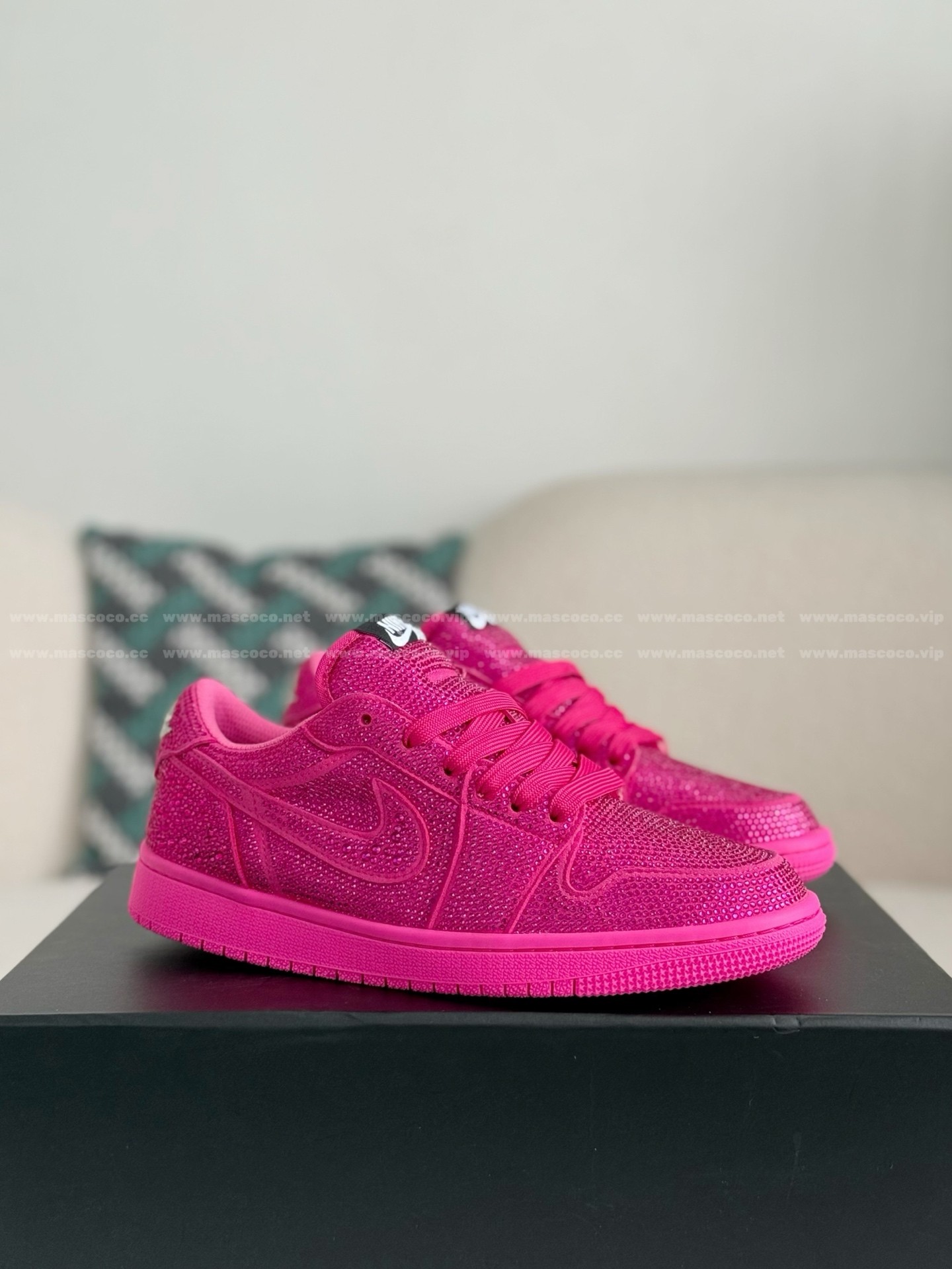 「#4760」Jordan 1 Hand-Set Rhinestones Low Sneakers - 图片 2