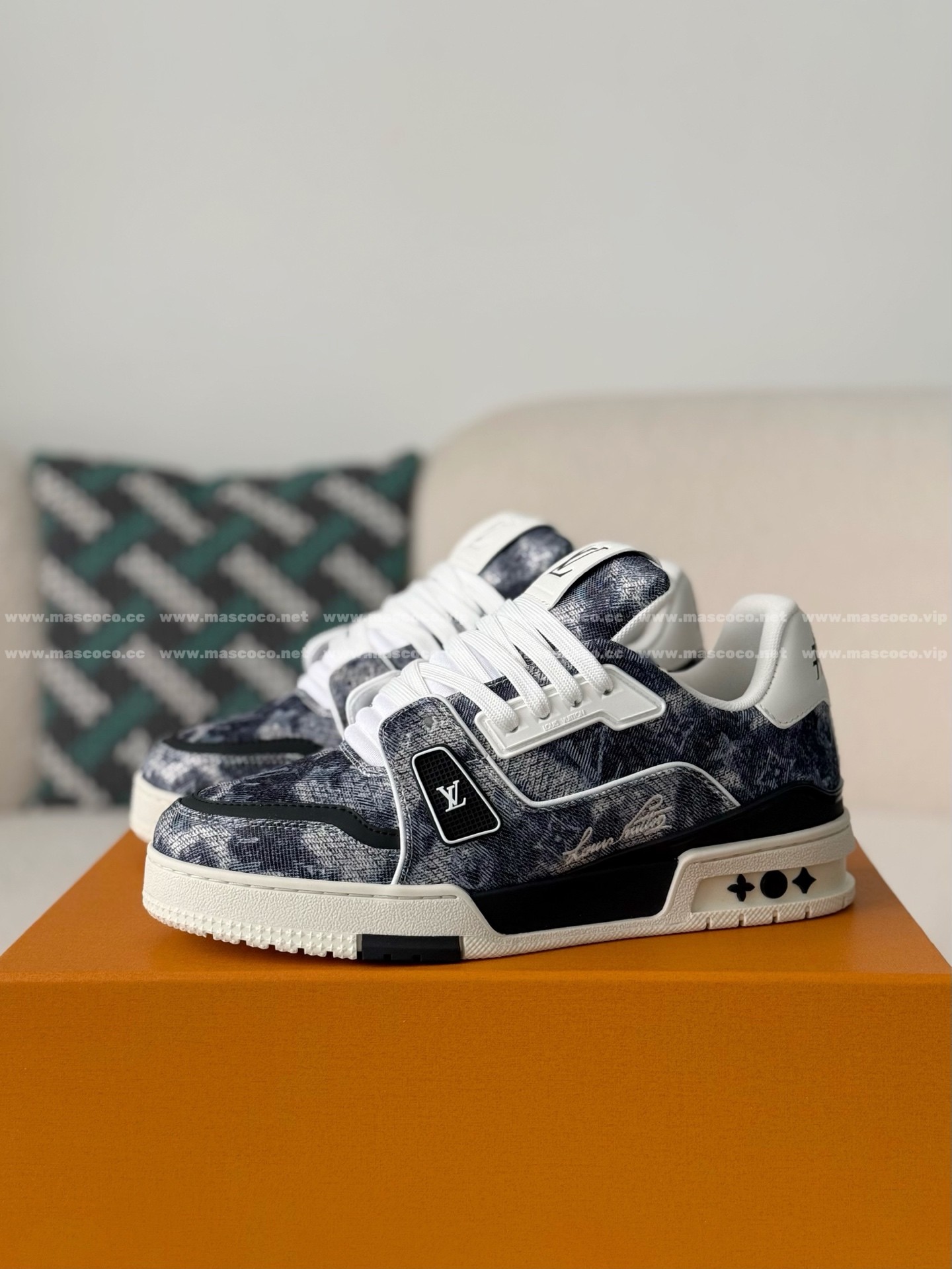 「#5202」LOUIS VUITTON TRAINER SNEAKERS