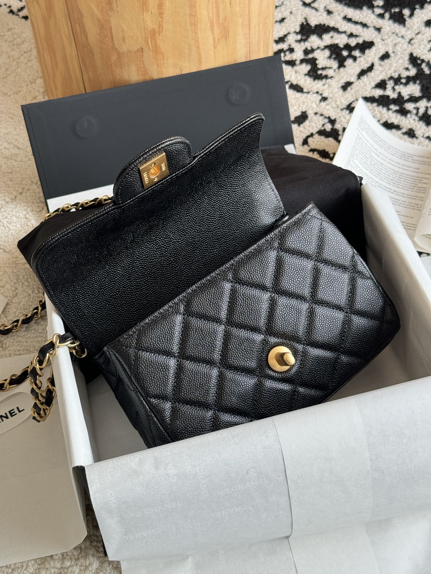 Chanel - Quilted - Quilted Chain Box Bag - Image 6