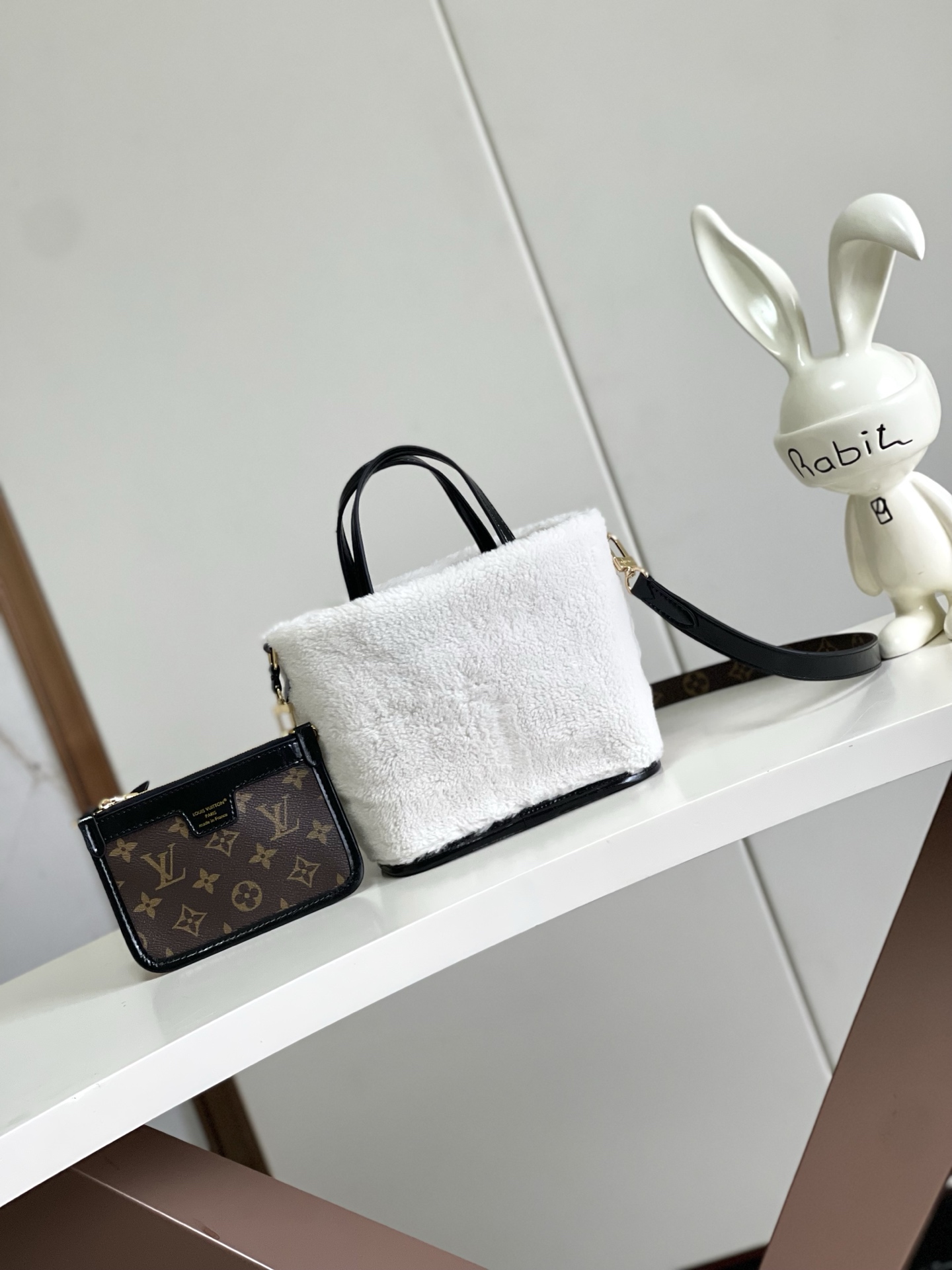 Louis Vuitton - Neverfull - Neverfull Bandoulière Inside Out BB Monogram Sheepskin - Image 2