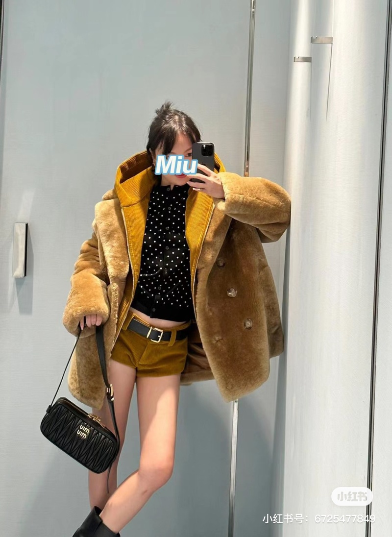 Miu Miu - Embossed Logo Leather Crossbody Bag - Image 3