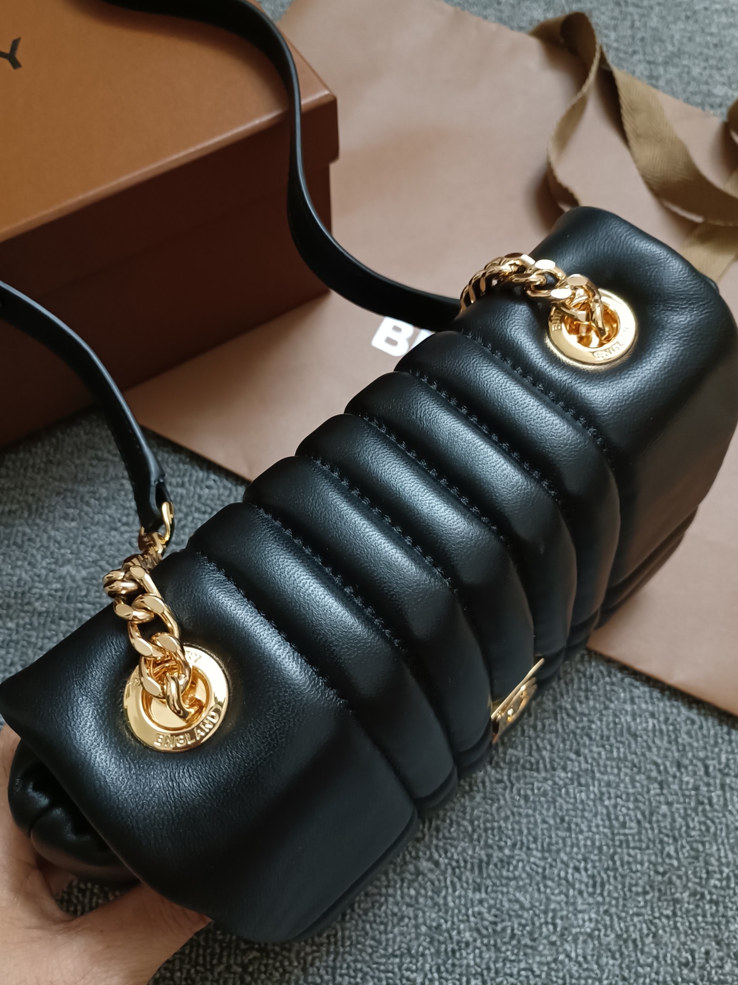 Burberry - Lola - Leather Chain Lola Bag - Image 4