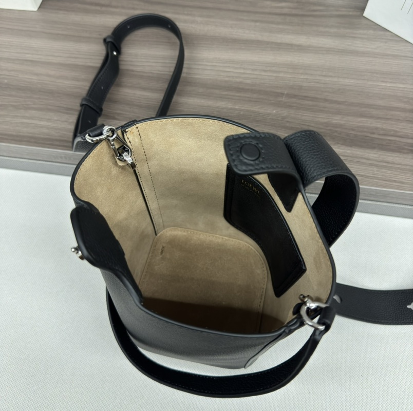 Loewe - Pebble Bucket - Bucket Bag - Image 8