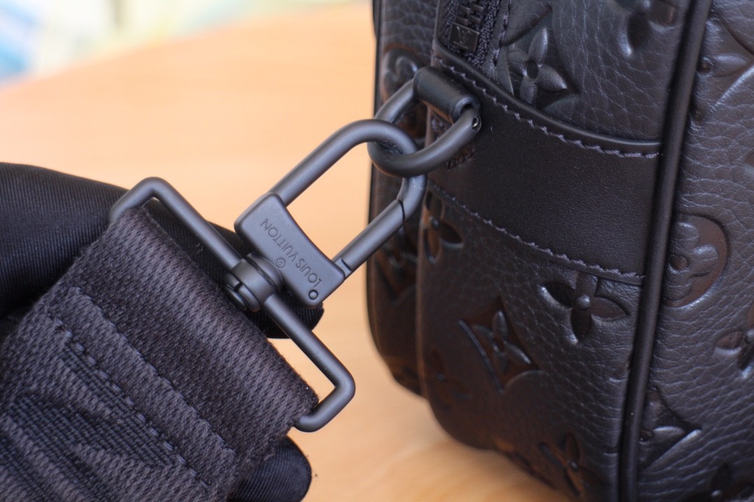 Louis Vuitton - S Lock - S Lock Messenger - Image 6