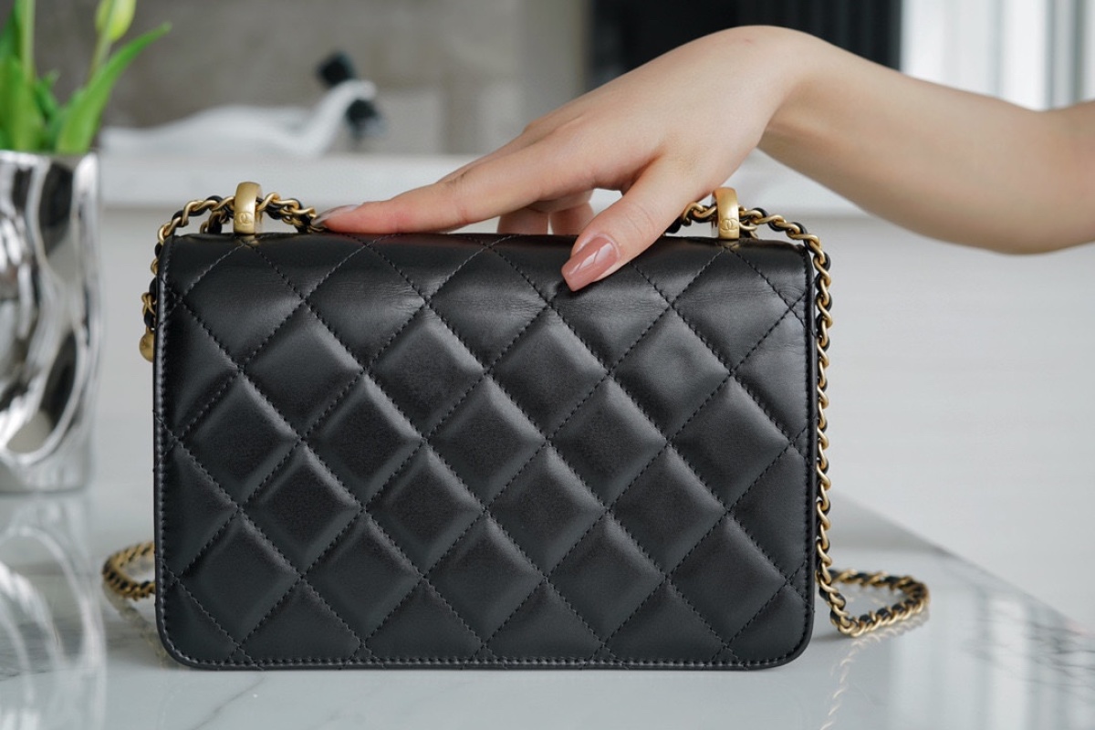 Chanel - Classic Flap - Image 4