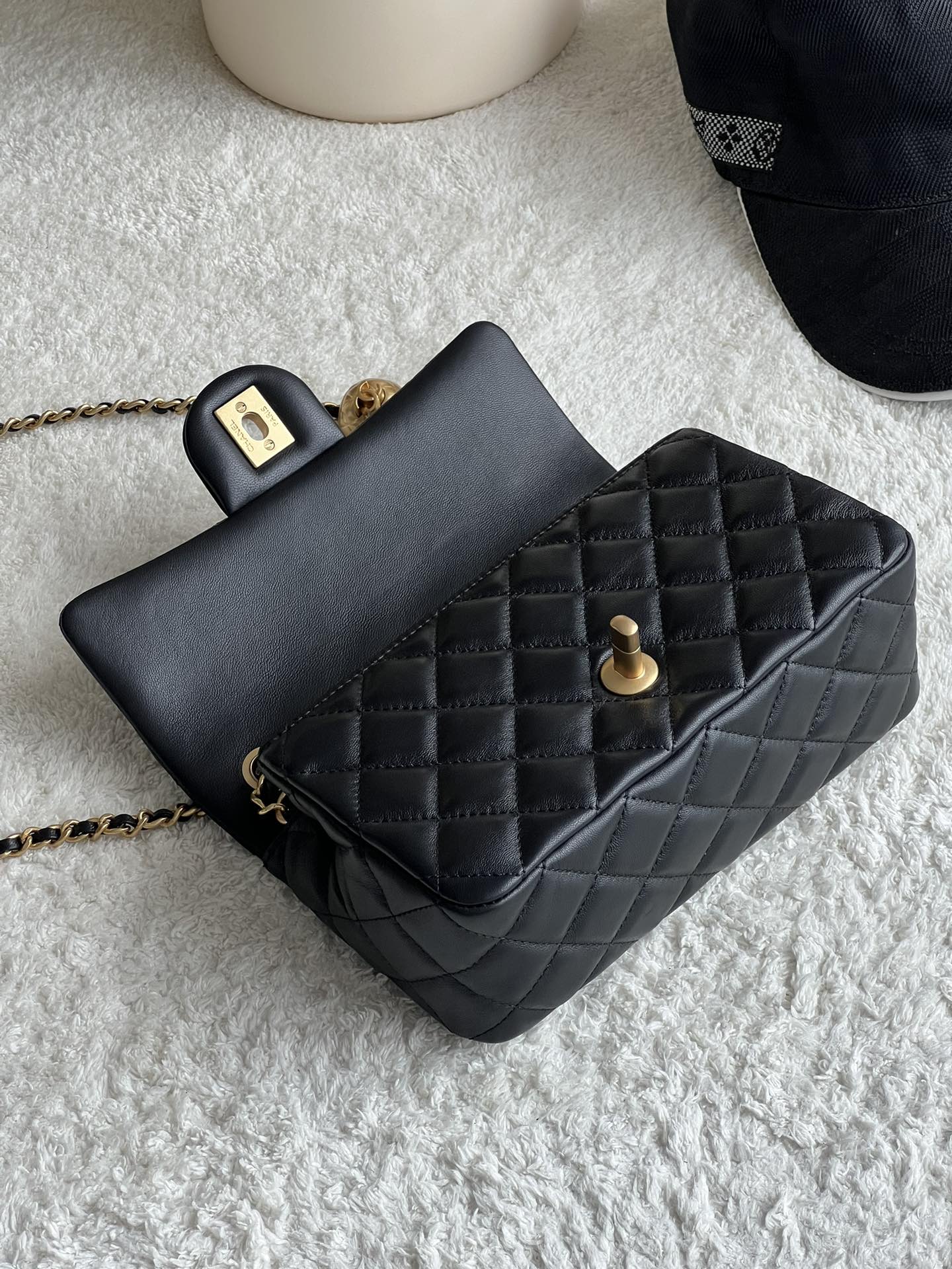 Chanel - Classic Flap - Image 6