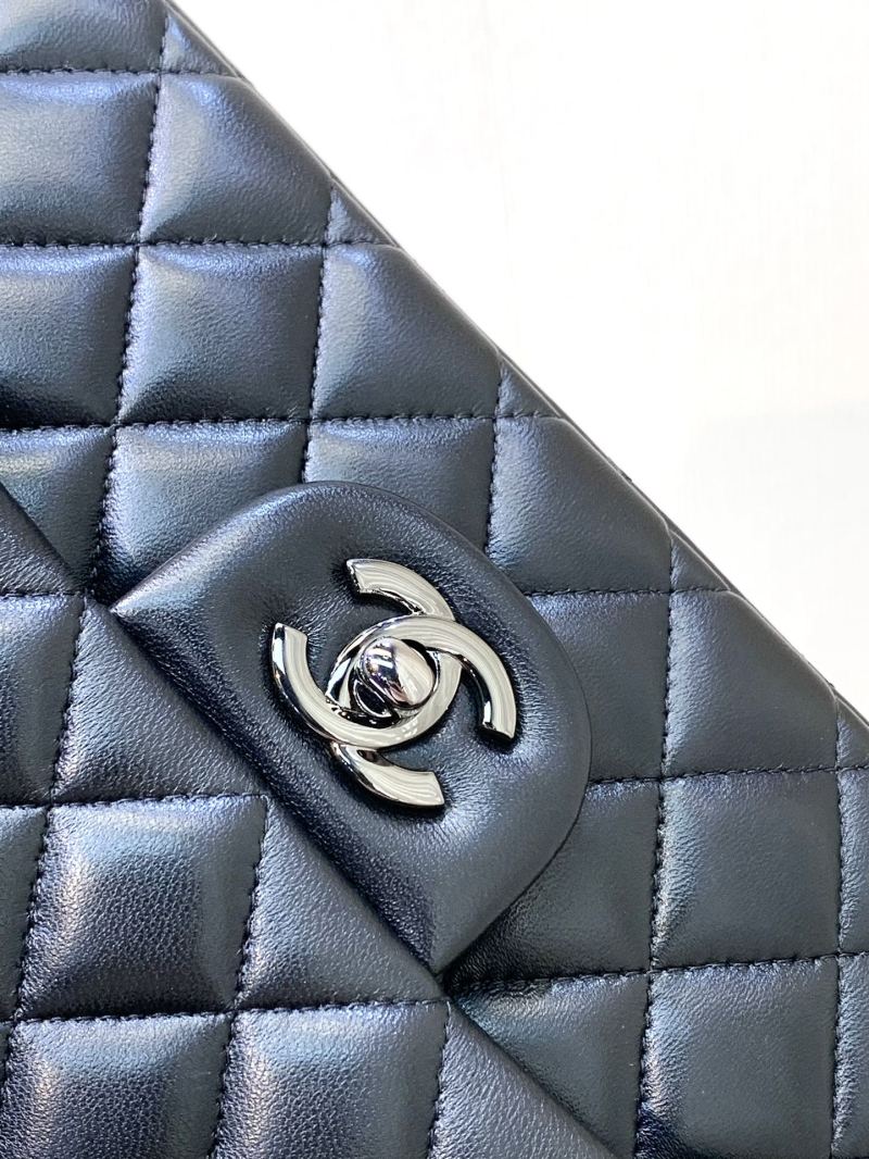 Chanel - Classic Flap - Image 3