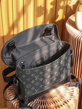Louis Vuitton - Voyager - Voyager Bag - Image 6