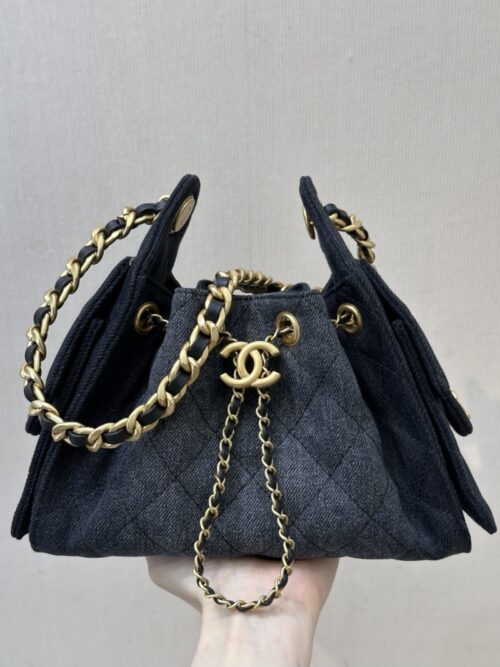 Chanel - Chanel 19