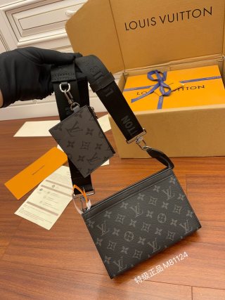 Louis Vuitton - Gaston Wearable Wallet - Gaston Wearable Wallet Bag