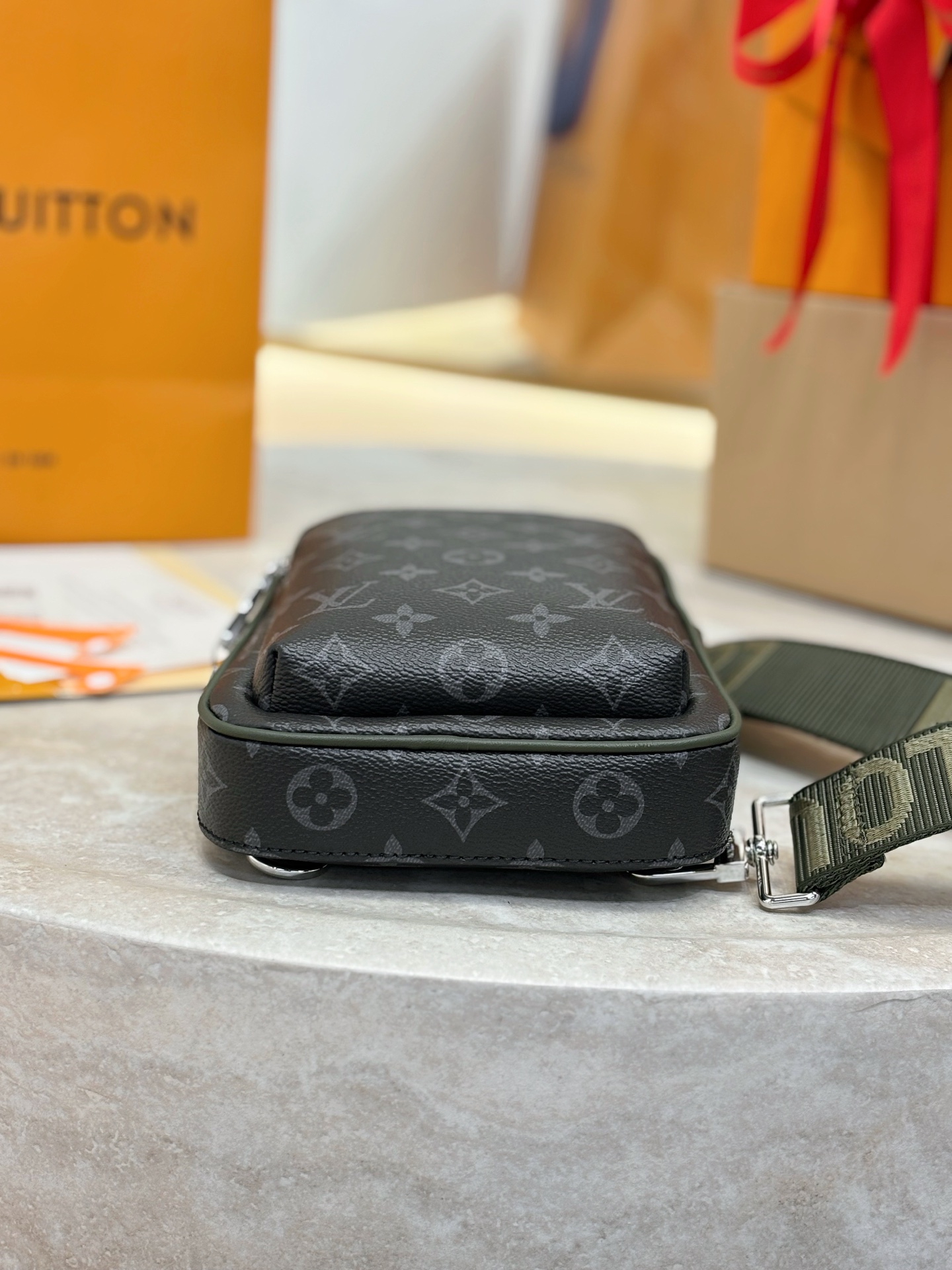 Louis Vuitton - Avenue Slingbag - Avenue Slingbag - Image 4
