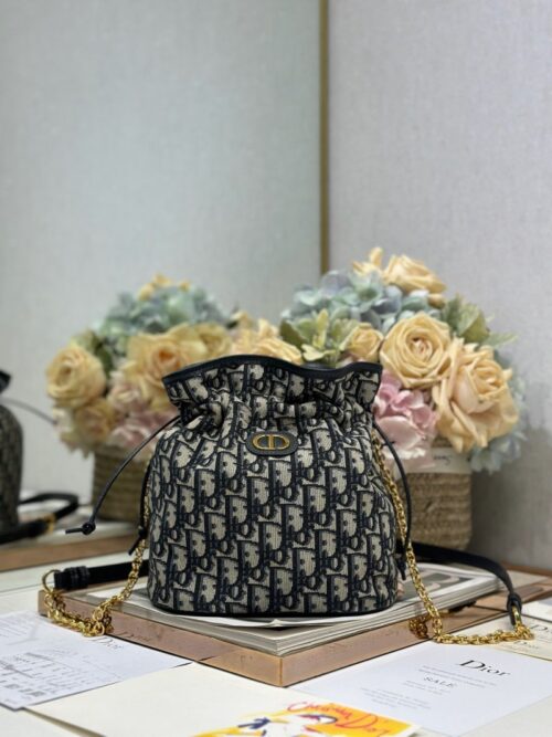 Dior - 30 Montaigne - Bucket Bag