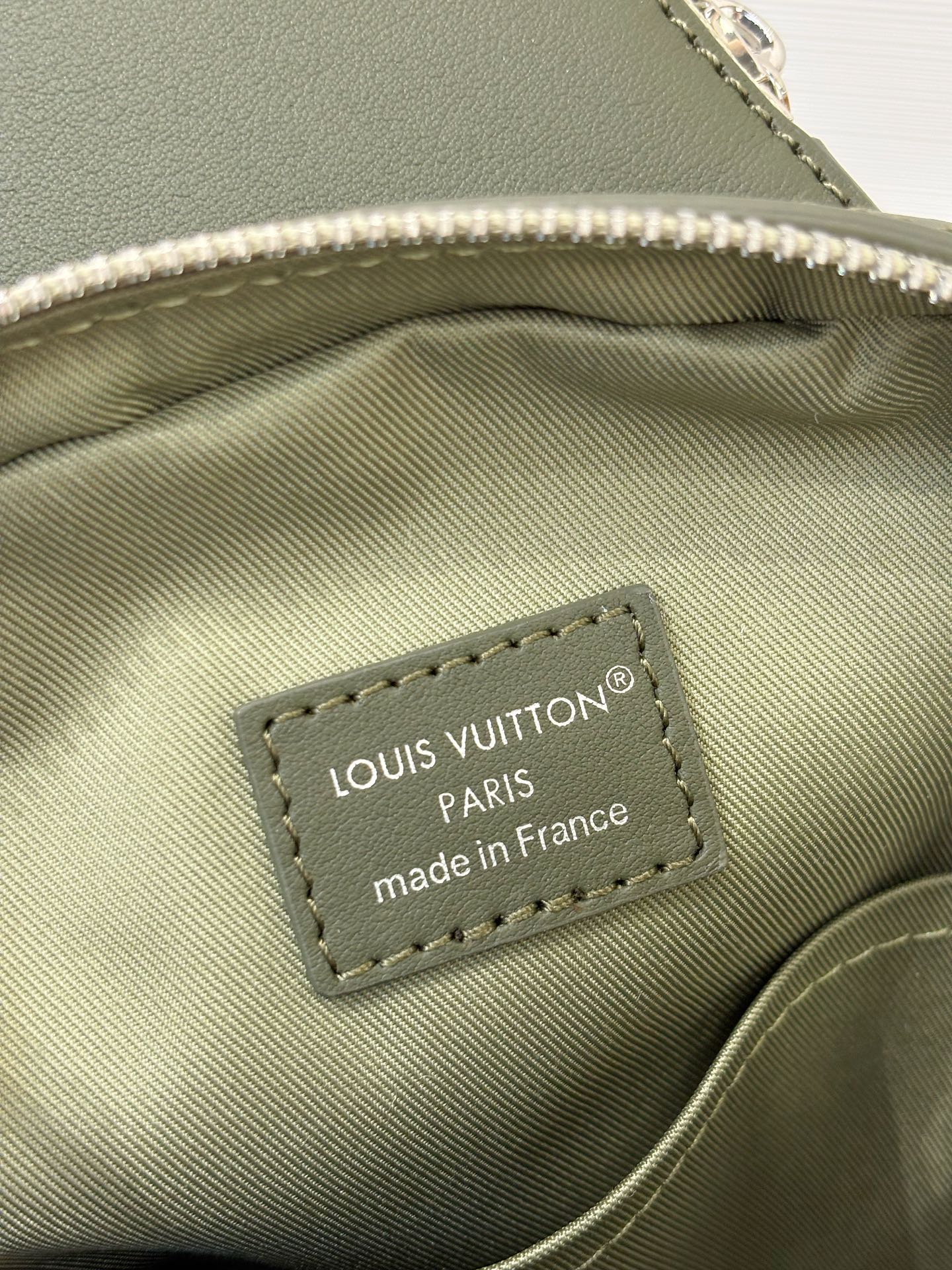 Louis Vuitton - Avenue Slingbag - Avenue Slingbag - Image 7