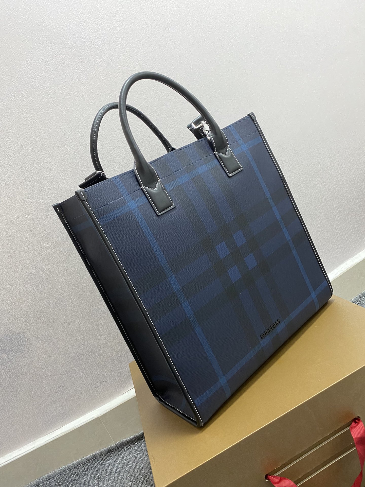 Burberry - Check - Large Check Leather Tote Bag - Image 2