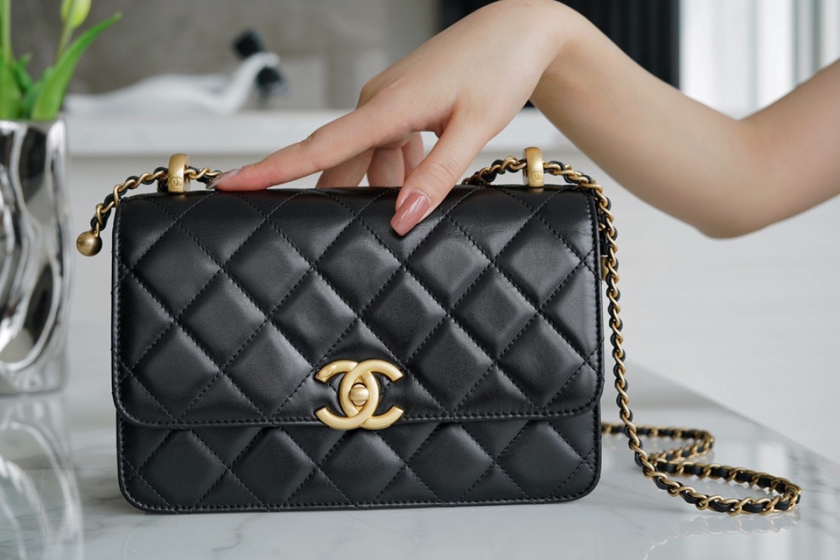 Chanel - Classic Flap - Image 2