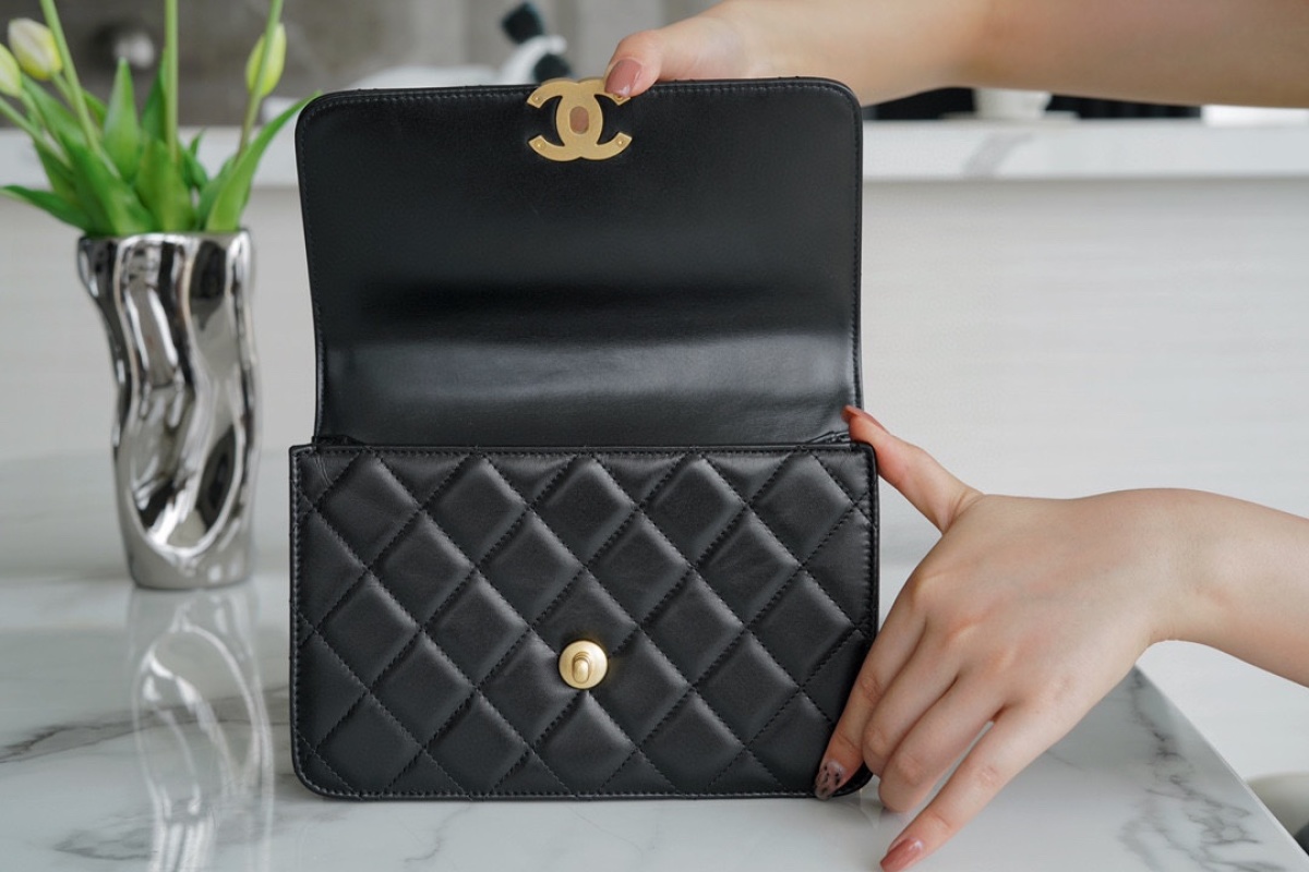 Chanel - Classic Flap - Image 6
