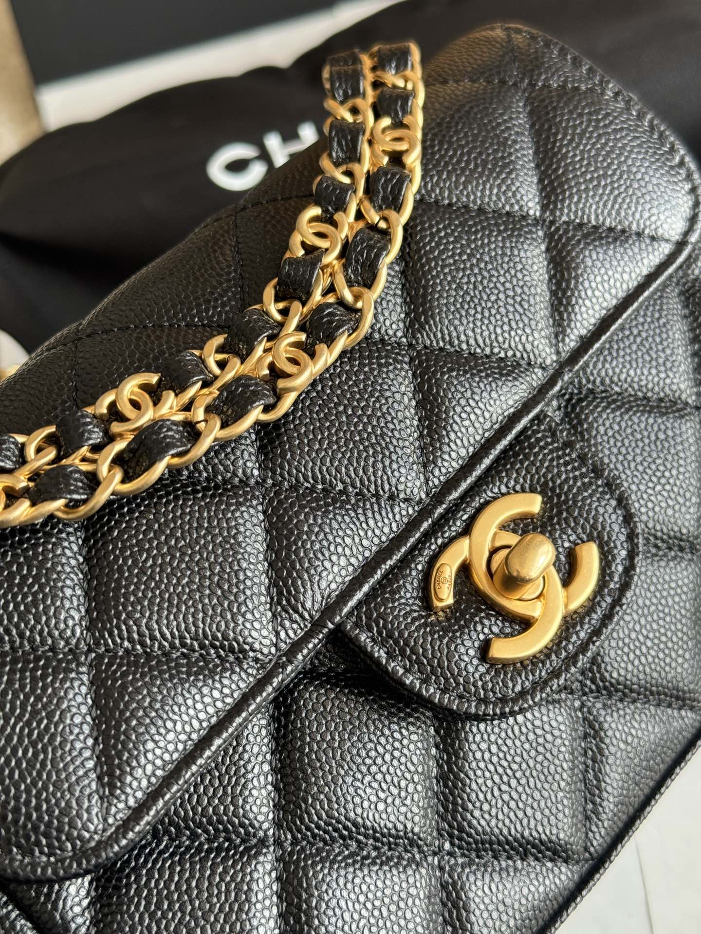 Chanel - Quilted - Quilted Chain Box Bag - Image 5