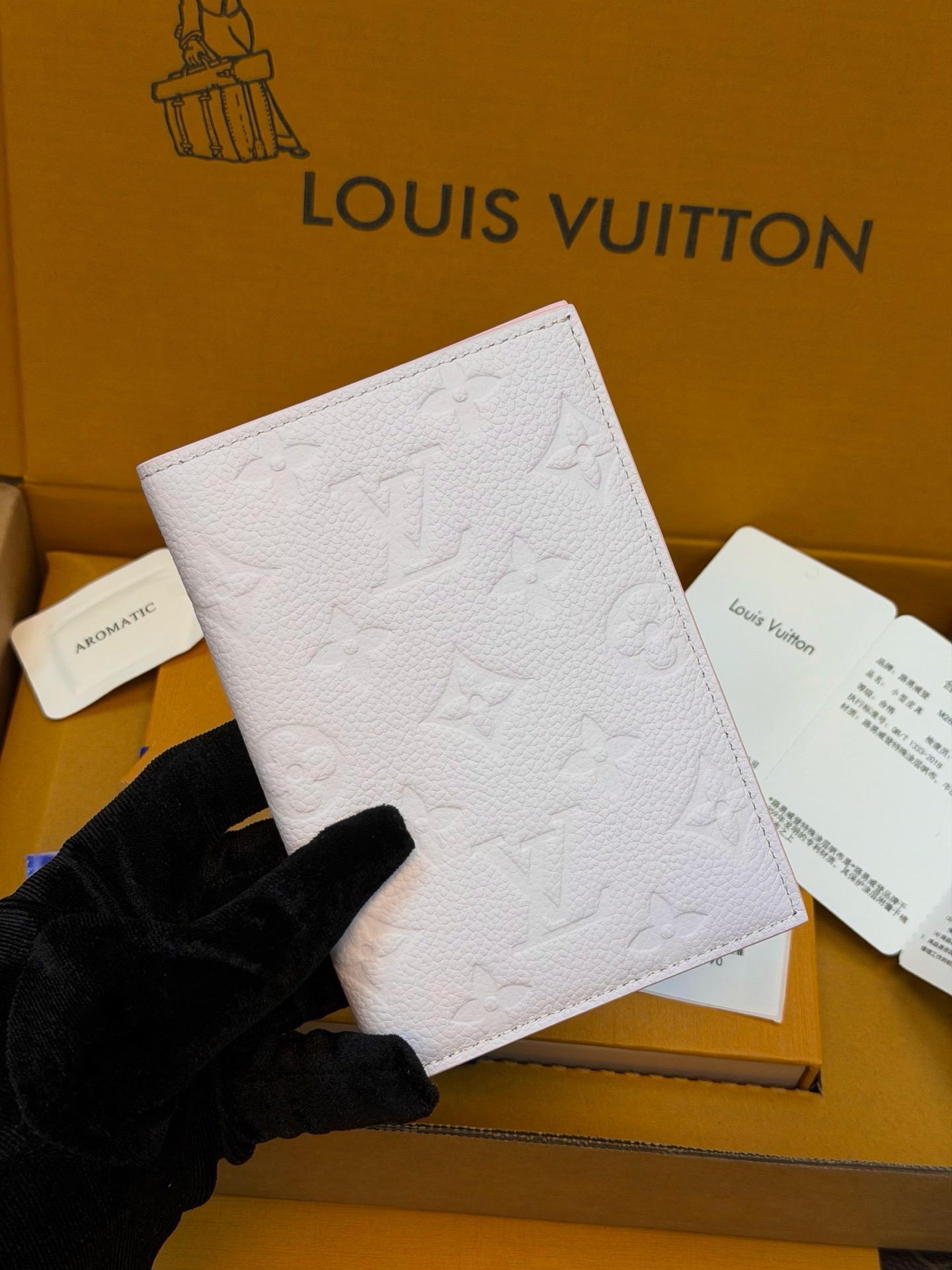 Louis Vuitton - Passport Cover - Passport Cover - Image 2